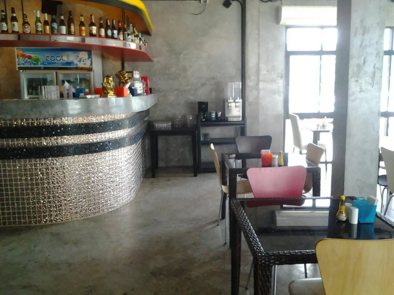 Restaurant/places to eat in The Icon service apartment