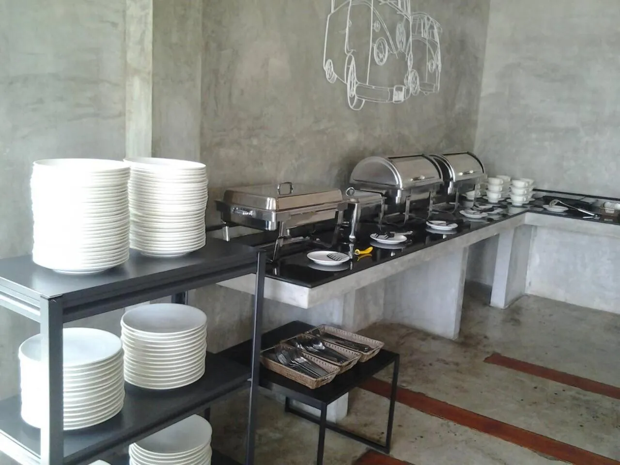 Restaurant/places to eat in The Icon service apartment