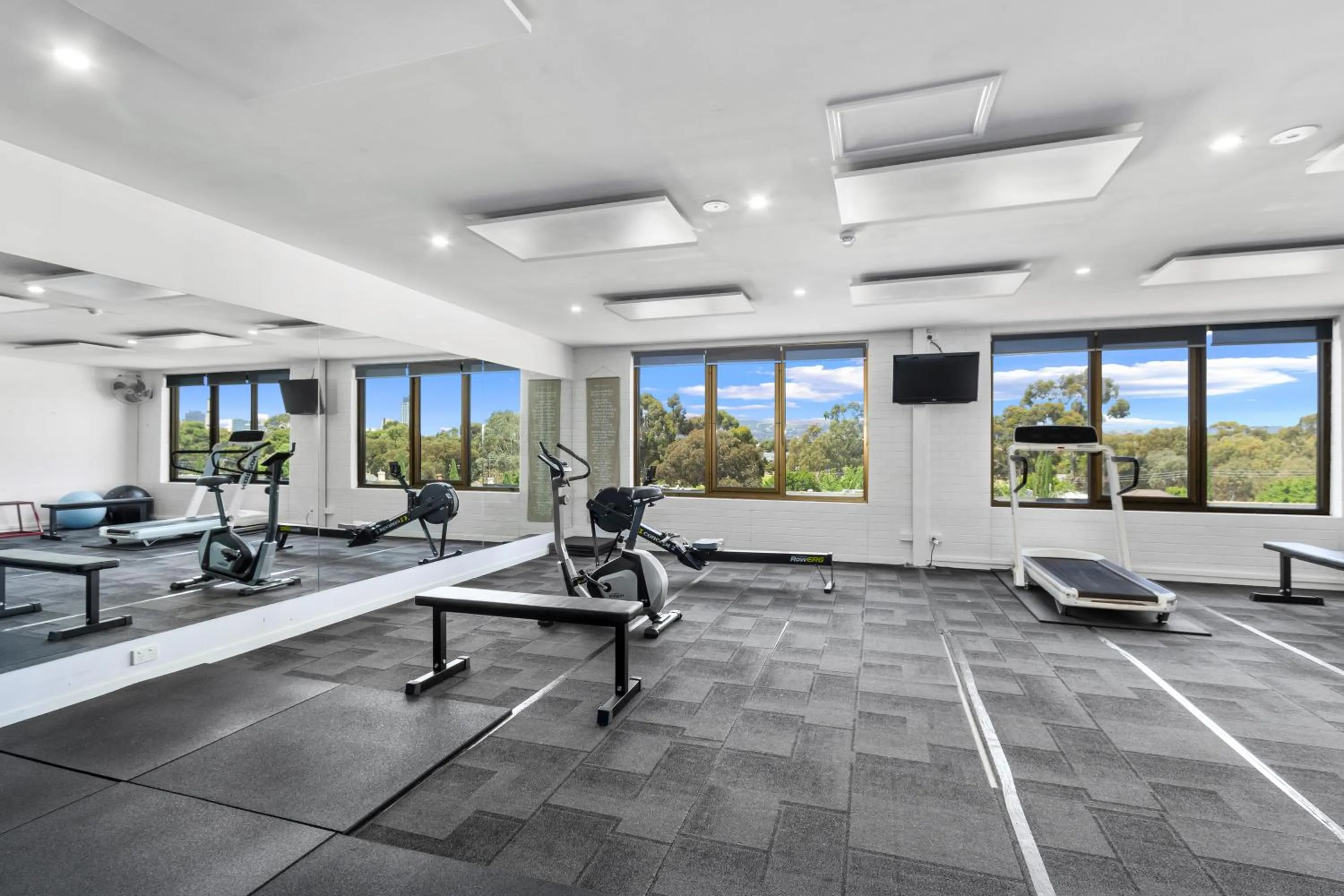 Fitness centre/facilities in Comfort Hotel Adelaide Meridien