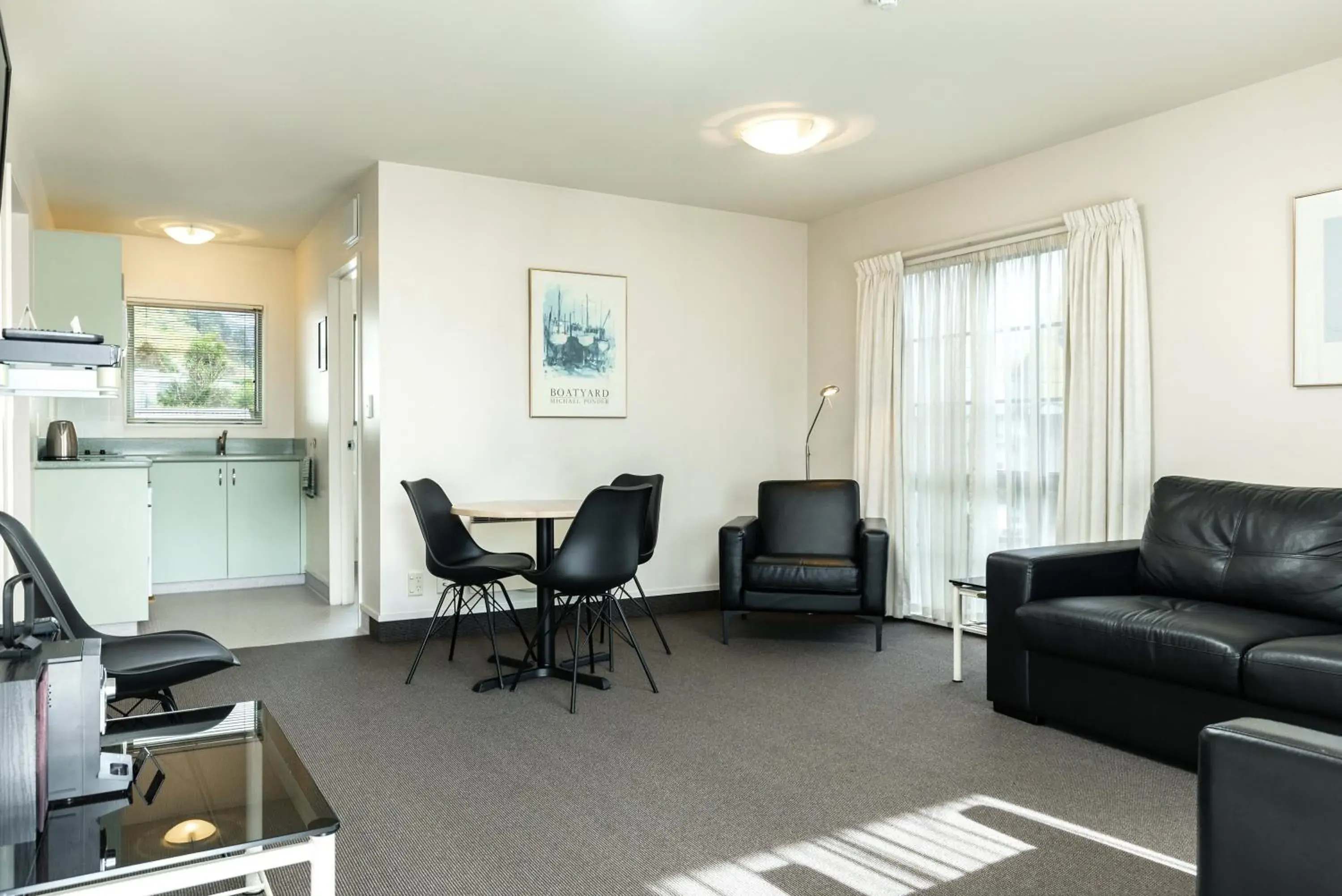 Two-Bedroom Apartment with Private Spa Bath in Jasmine Court Motel Two-Bedroom Apartment with Private Spa Bath in Jasmine Court Motel