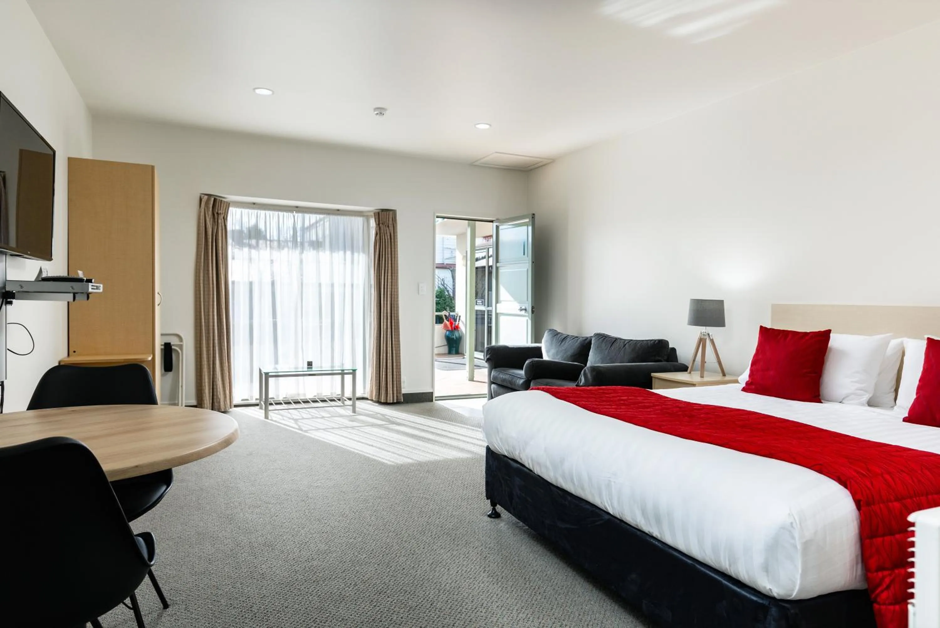 Bed in Jasmine Court Motel