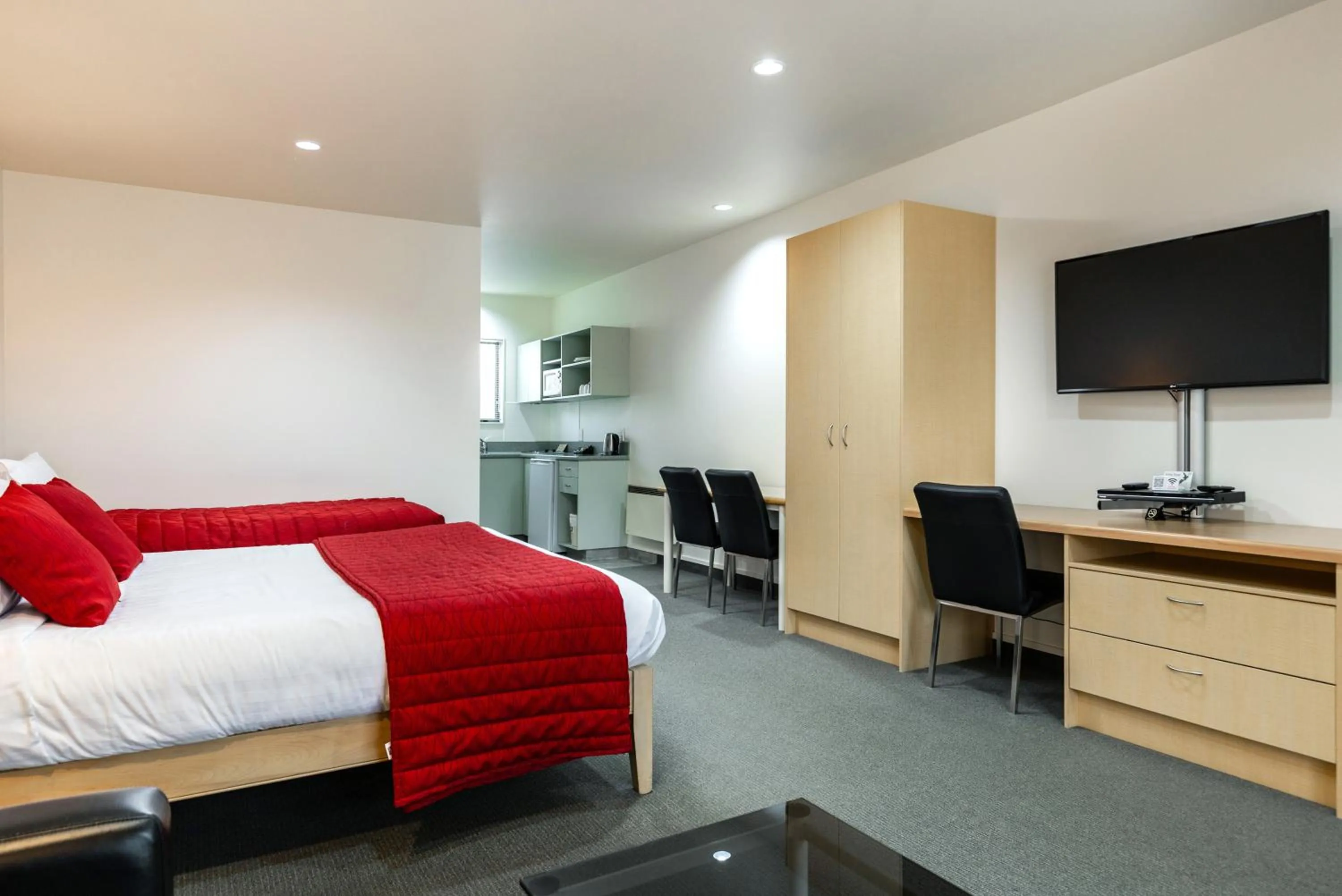 Bed in Jasmine Court Motel