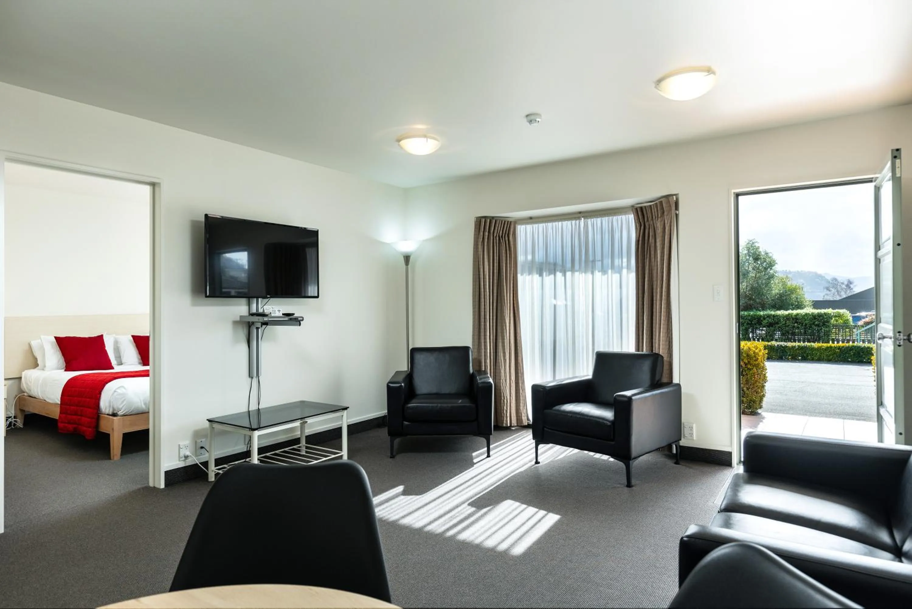 Bed in Jasmine Court Motel