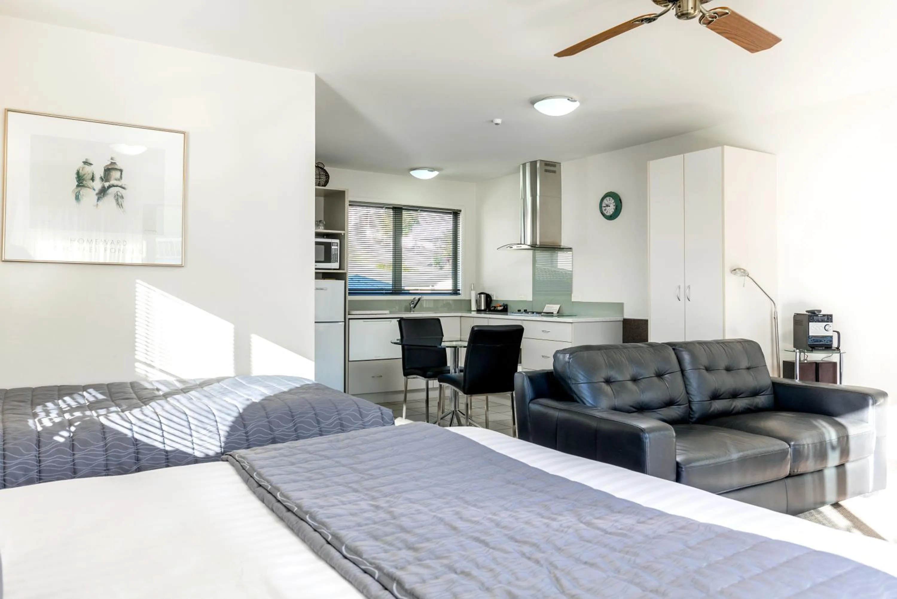 Bed in Jasmine Court Motel