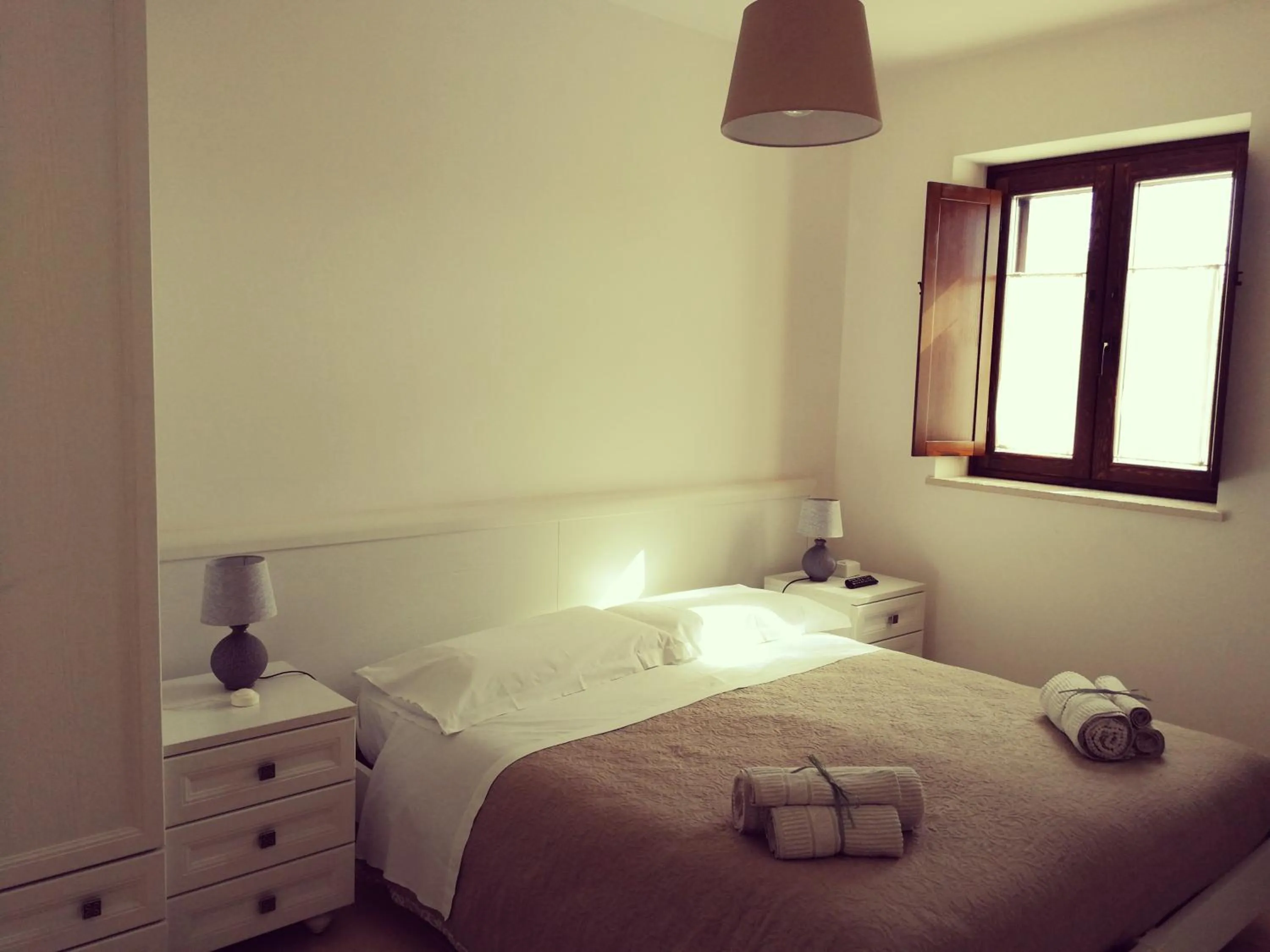 Bedroom, Bed in Lunalì