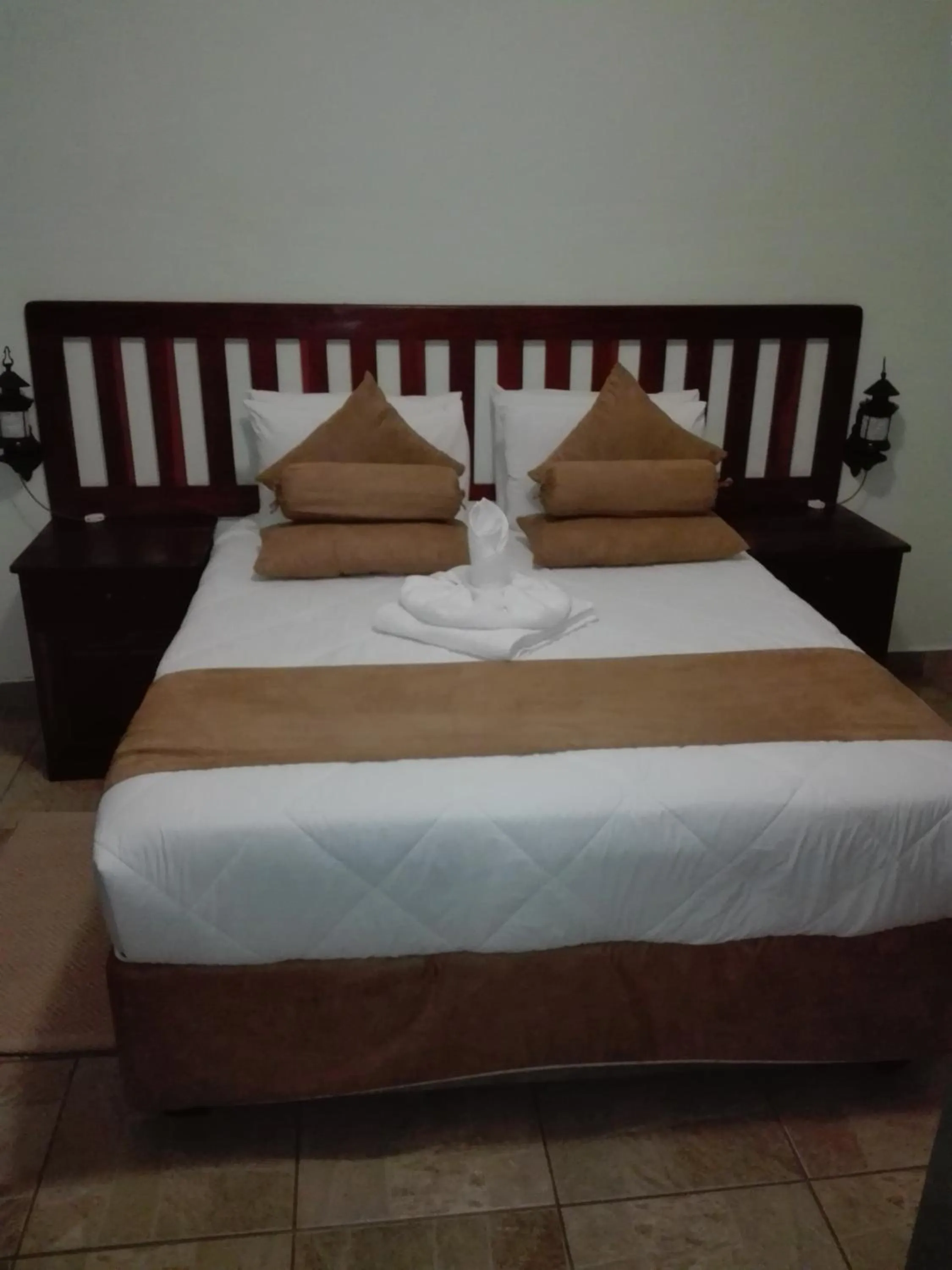 Bed in Masikiro Self Catering