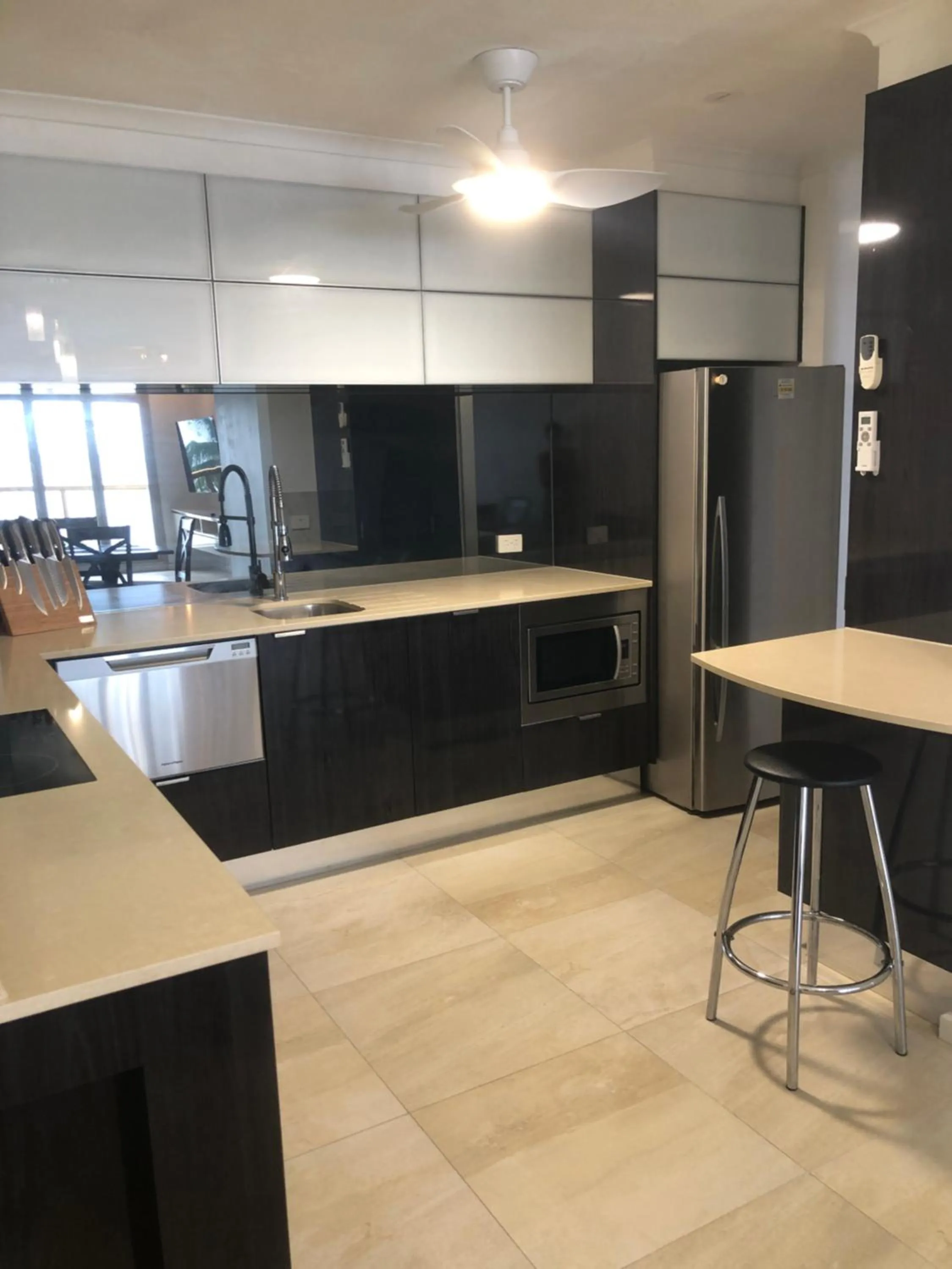 Kitchen or kitchenette in Coral Towers Holiday Suites