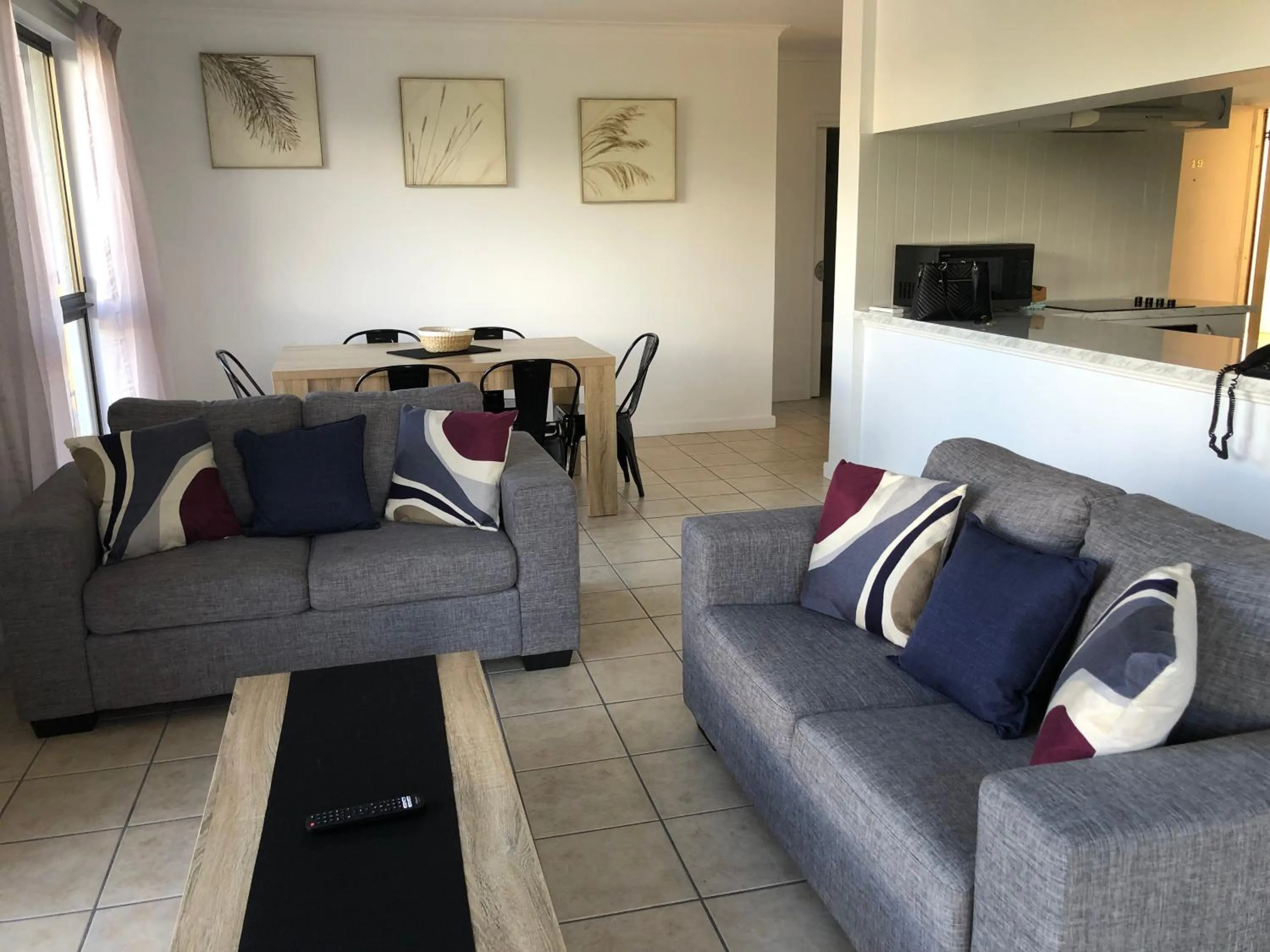 Living room in Coral Towers Holiday Suites