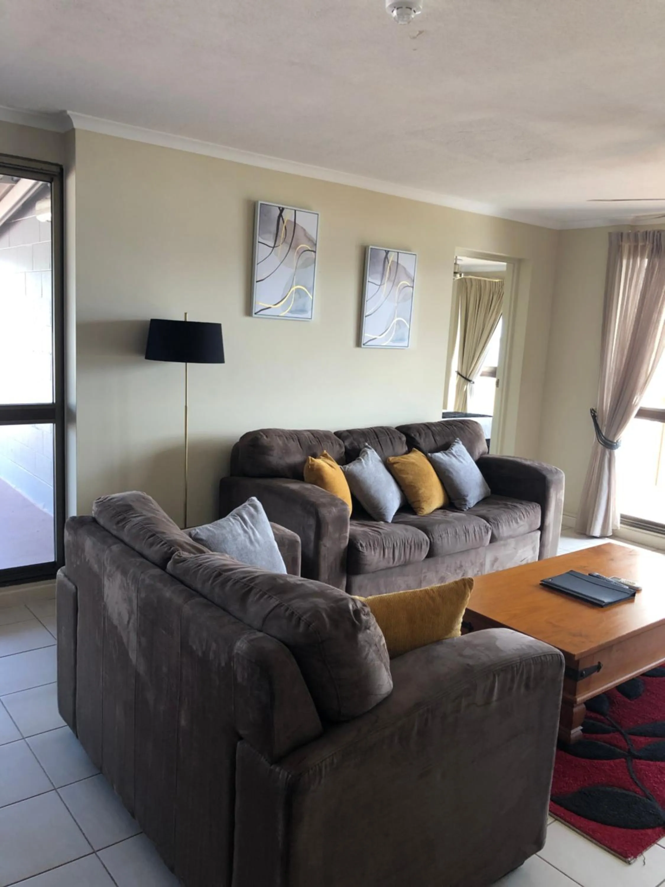 Property building in Coral Towers Holiday Suites