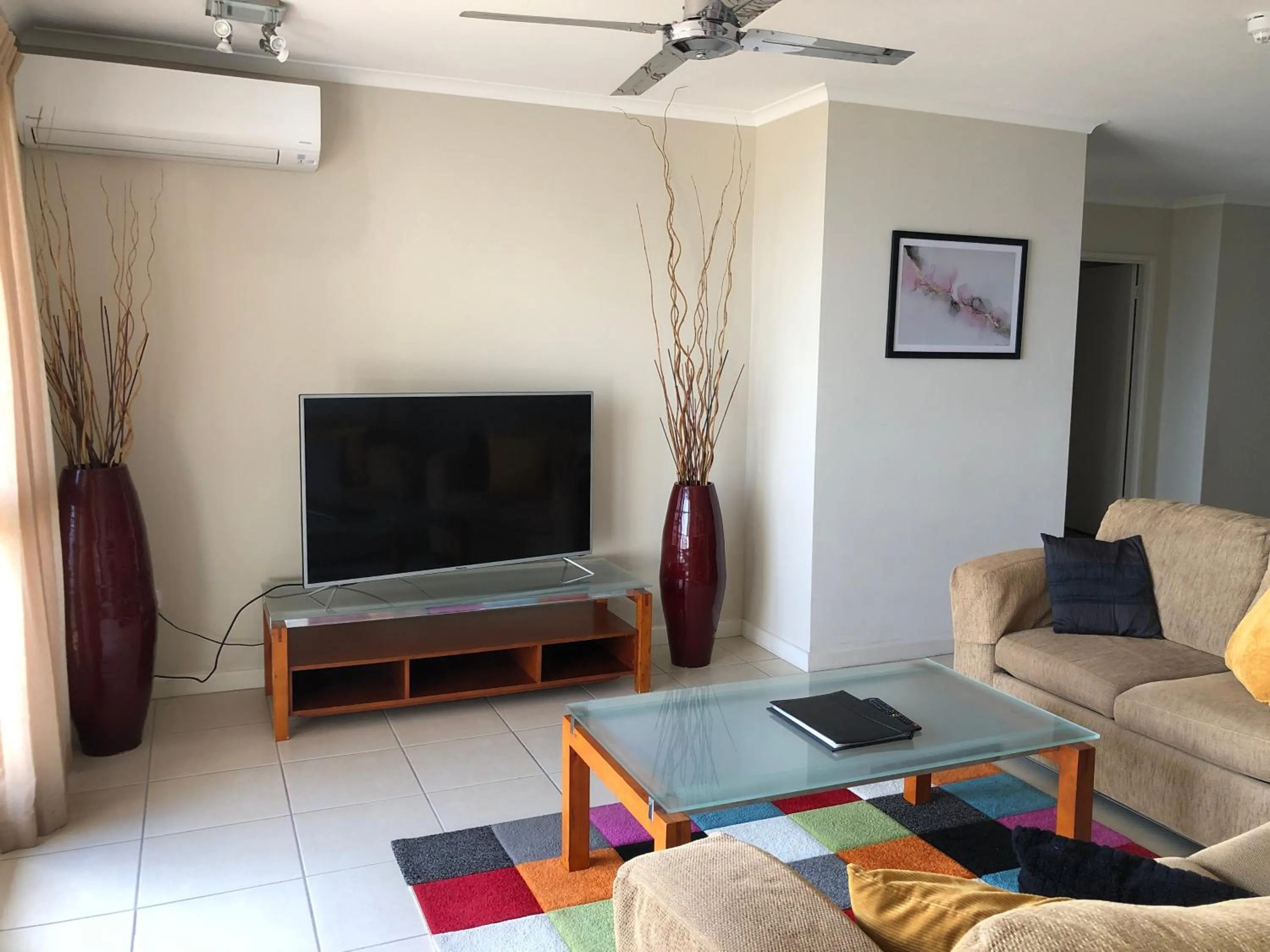 Property building in Coral Towers Holiday Suites