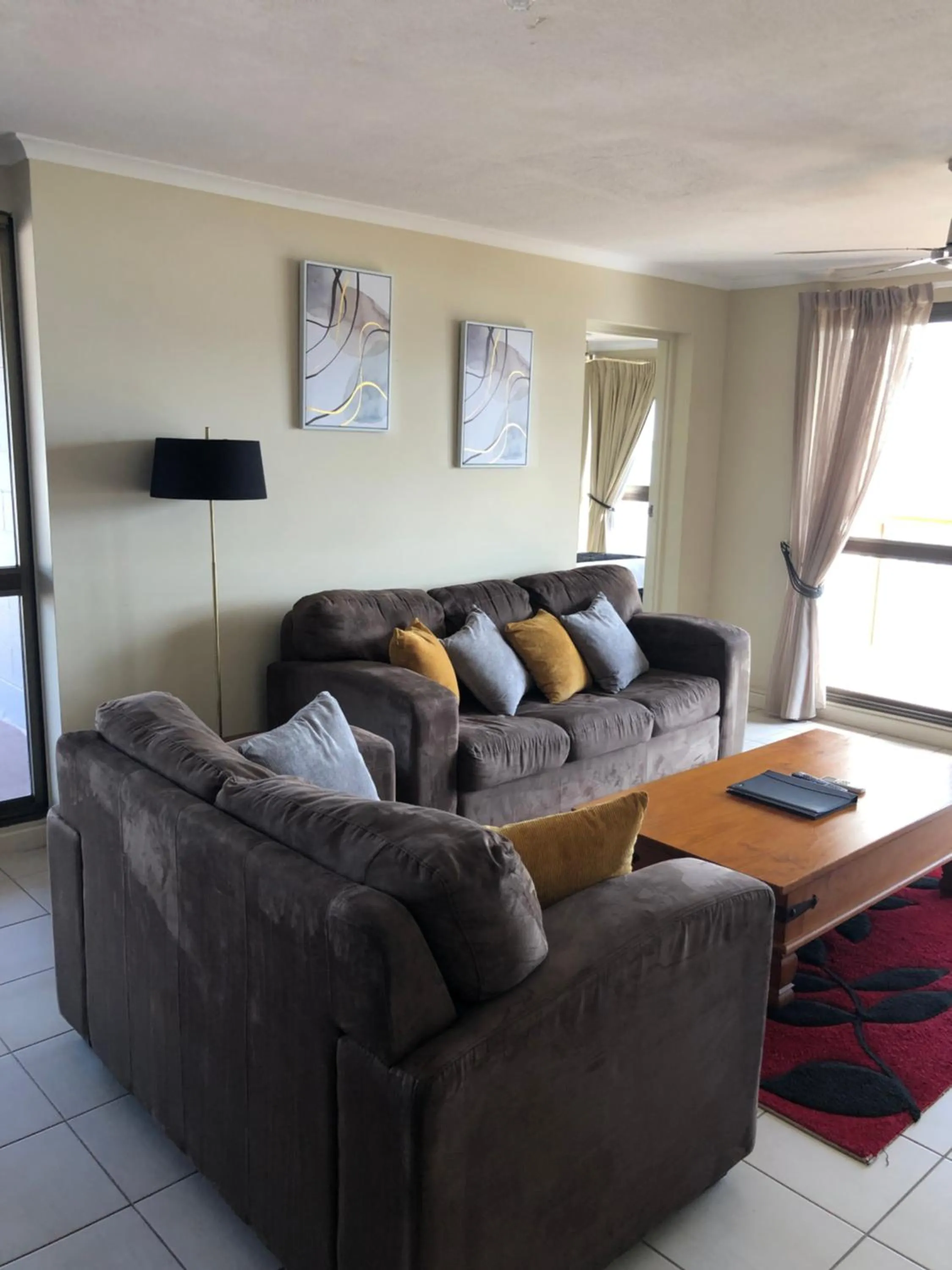 Property building in Coral Towers Holiday Suites