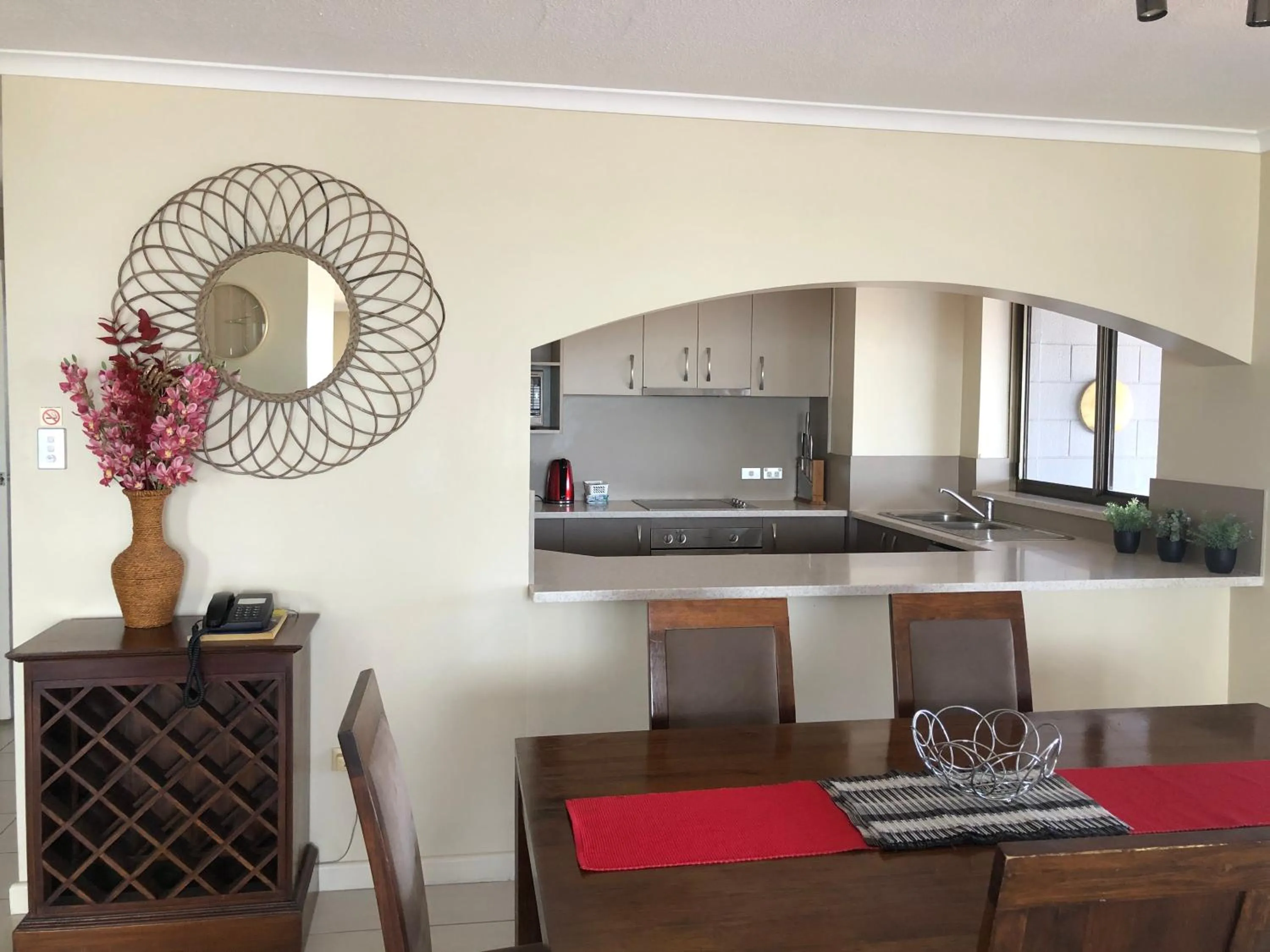 Property building in Coral Towers Holiday Suites