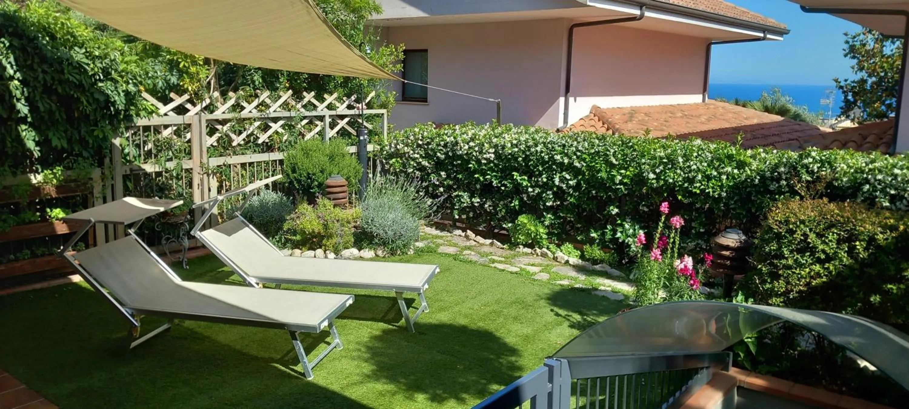 Garden view in B&B Villa Noemi