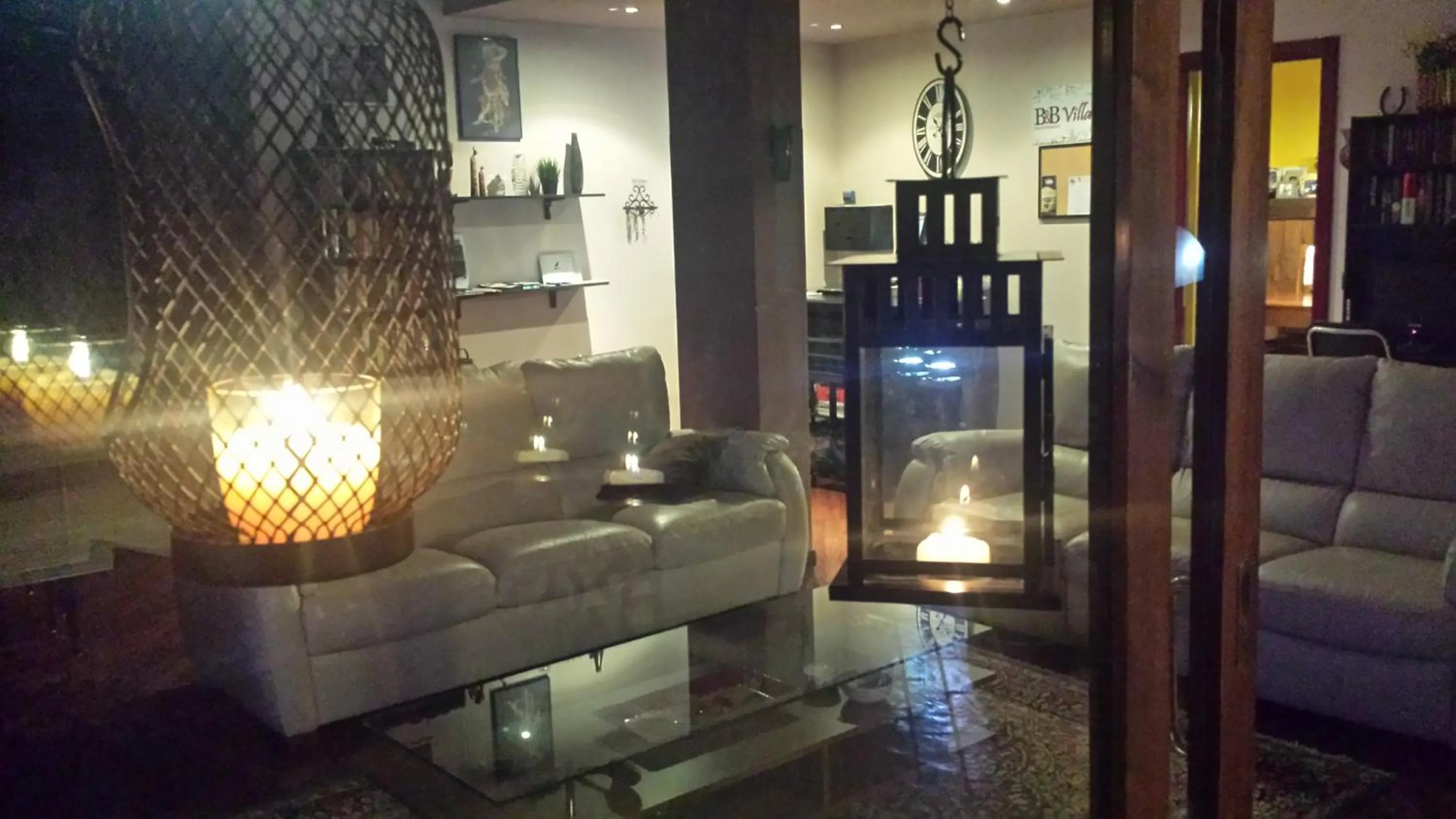 Communal lounge/ TV room in B&B Villa Noemi