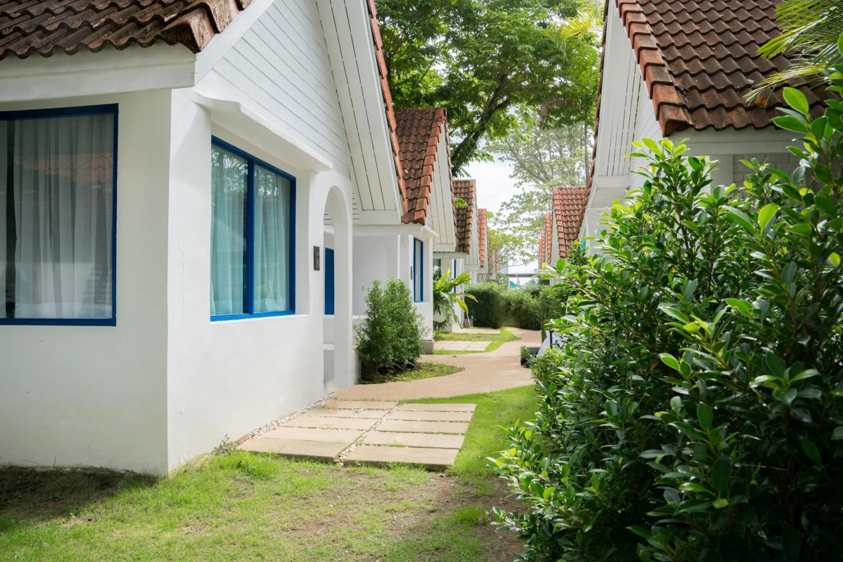 Garden in Ocean Breeze Resort Khaolak