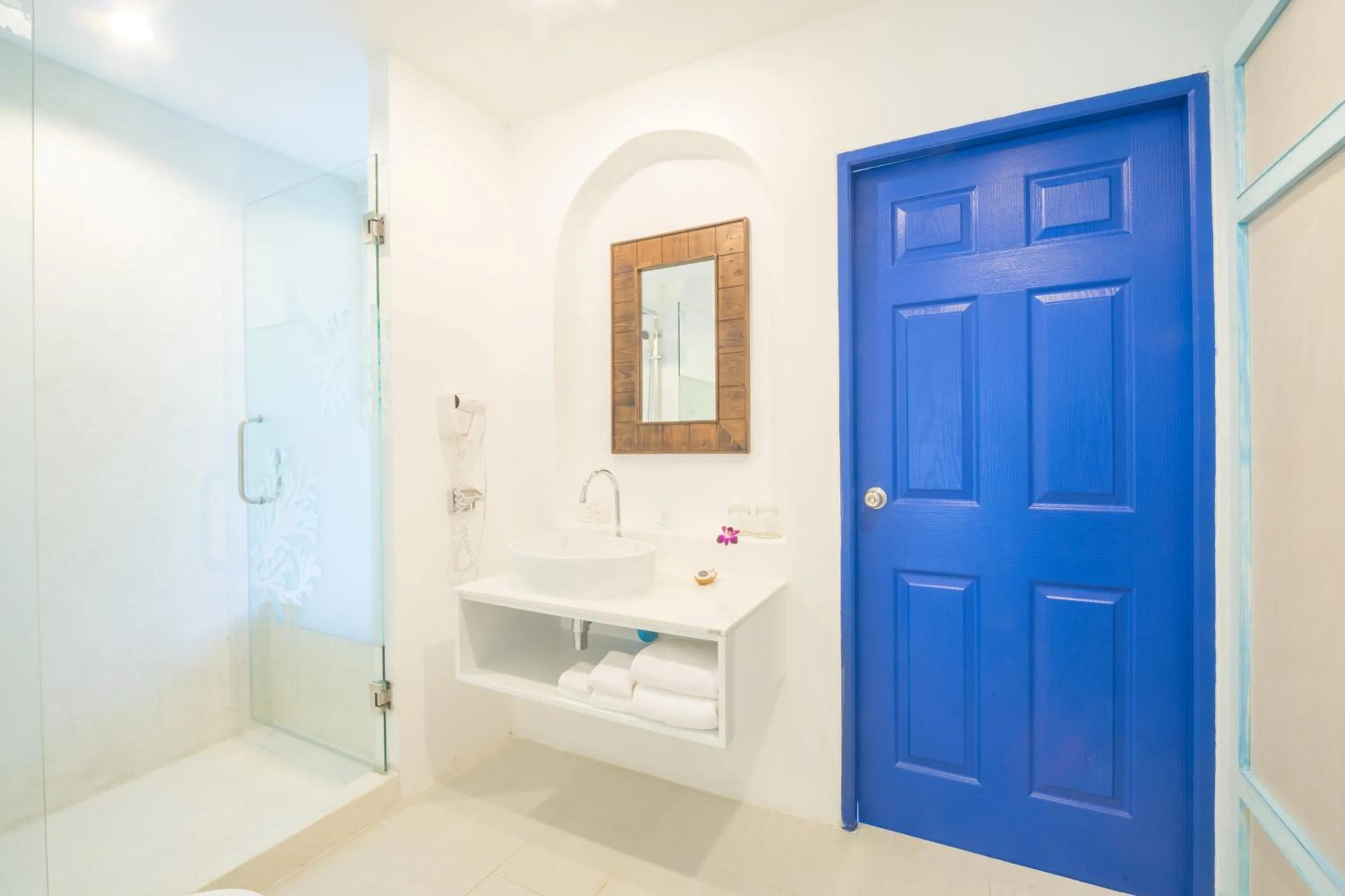 Swimming pool in Ocean Breeze Resort Khaolak