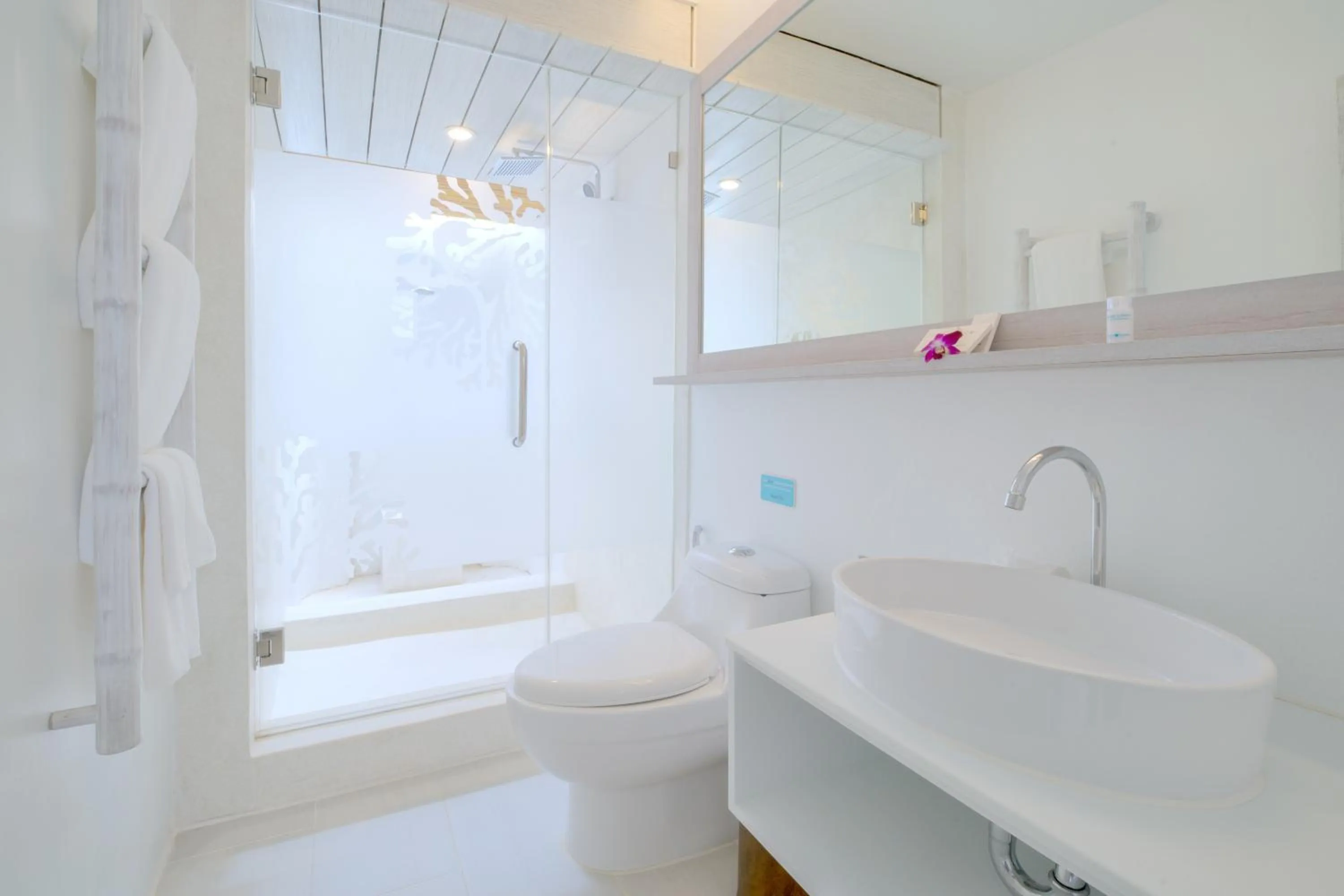 Toilet in Ocean Breeze Resort Khaolak