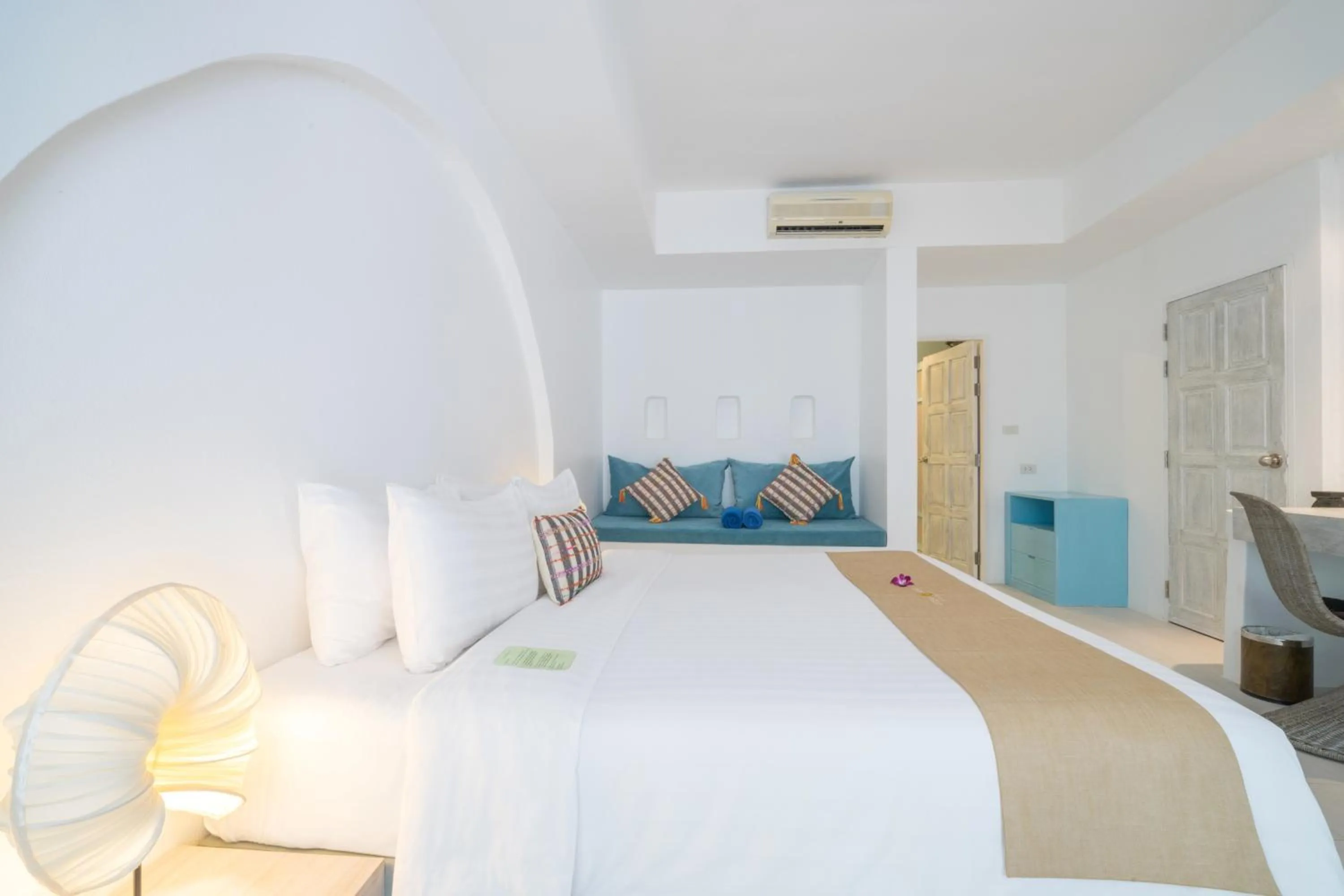 Photo of the whole room, Bed in Ocean Breeze Resort Khaolak