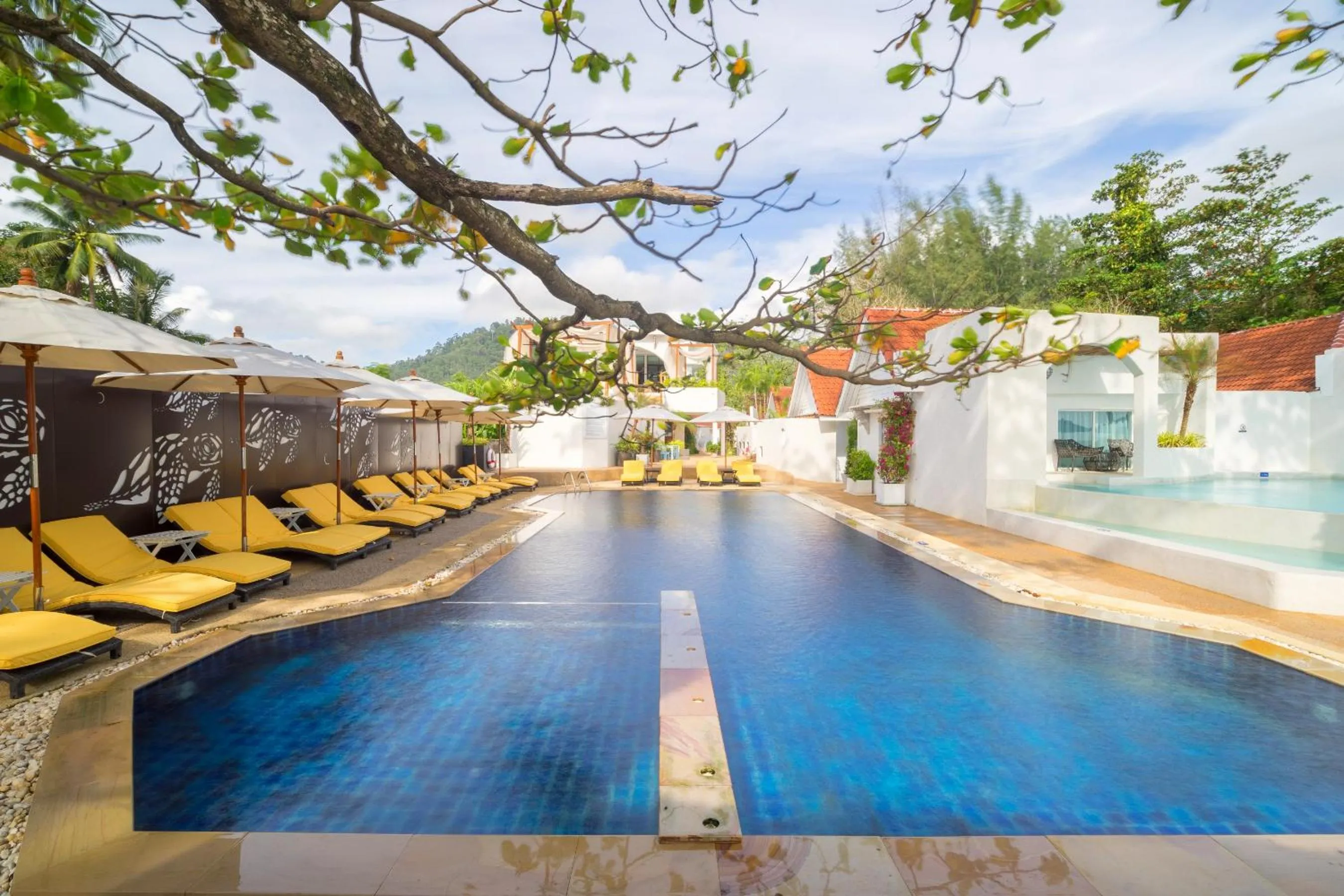 Swimming pool in Ocean Breeze Resort Khaolak