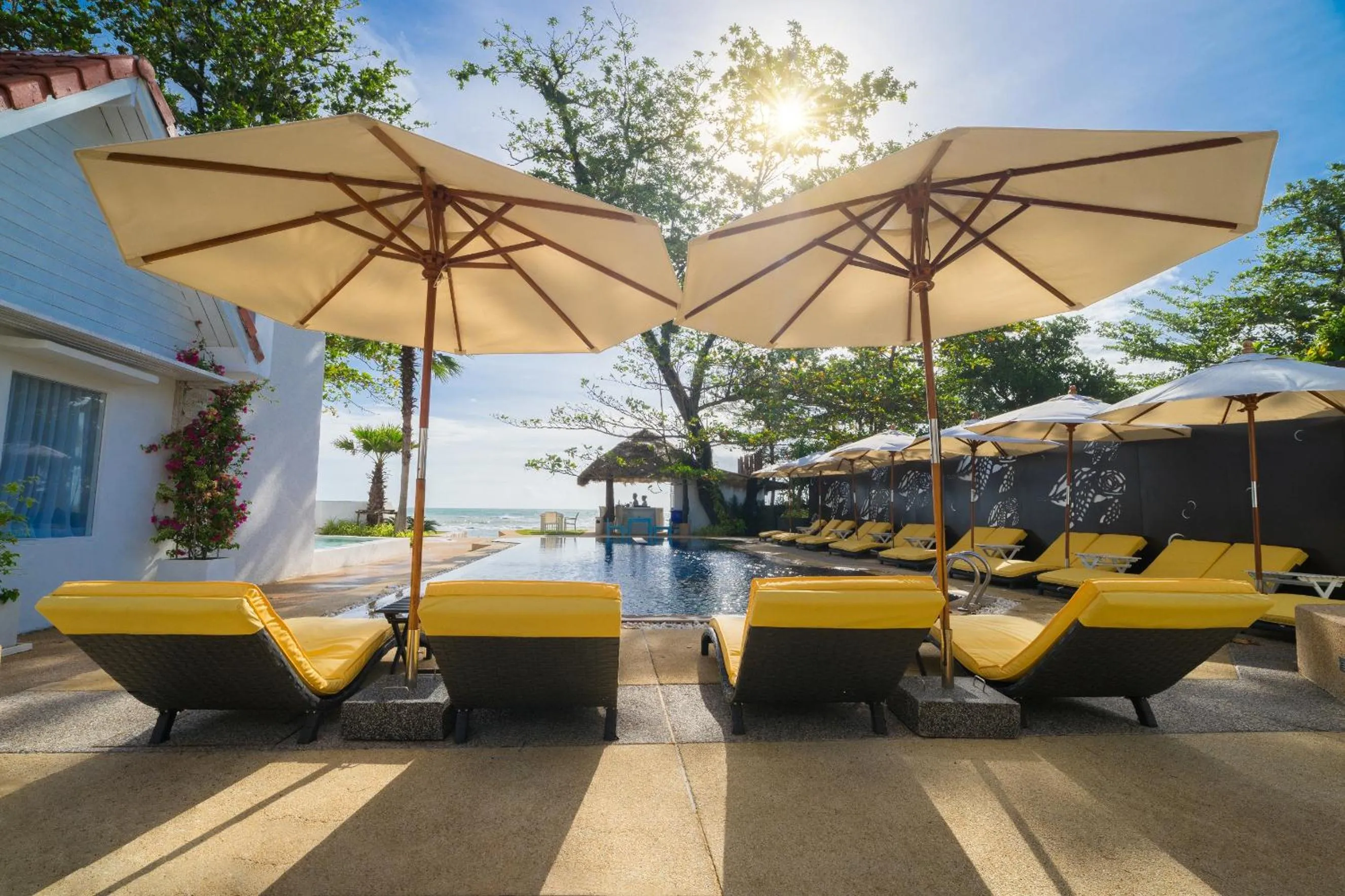 Swimming pool in Ocean Breeze Resort Khaolak