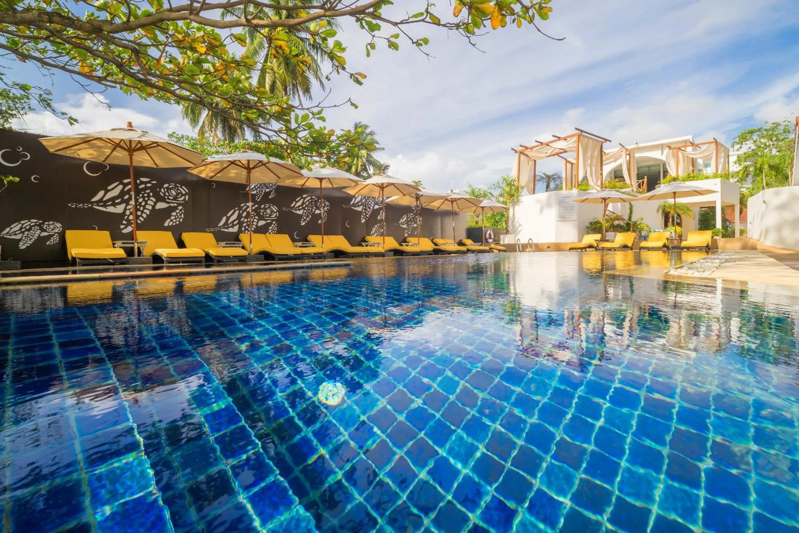 Swimming pool in Ocean Breeze Resort Khaolak