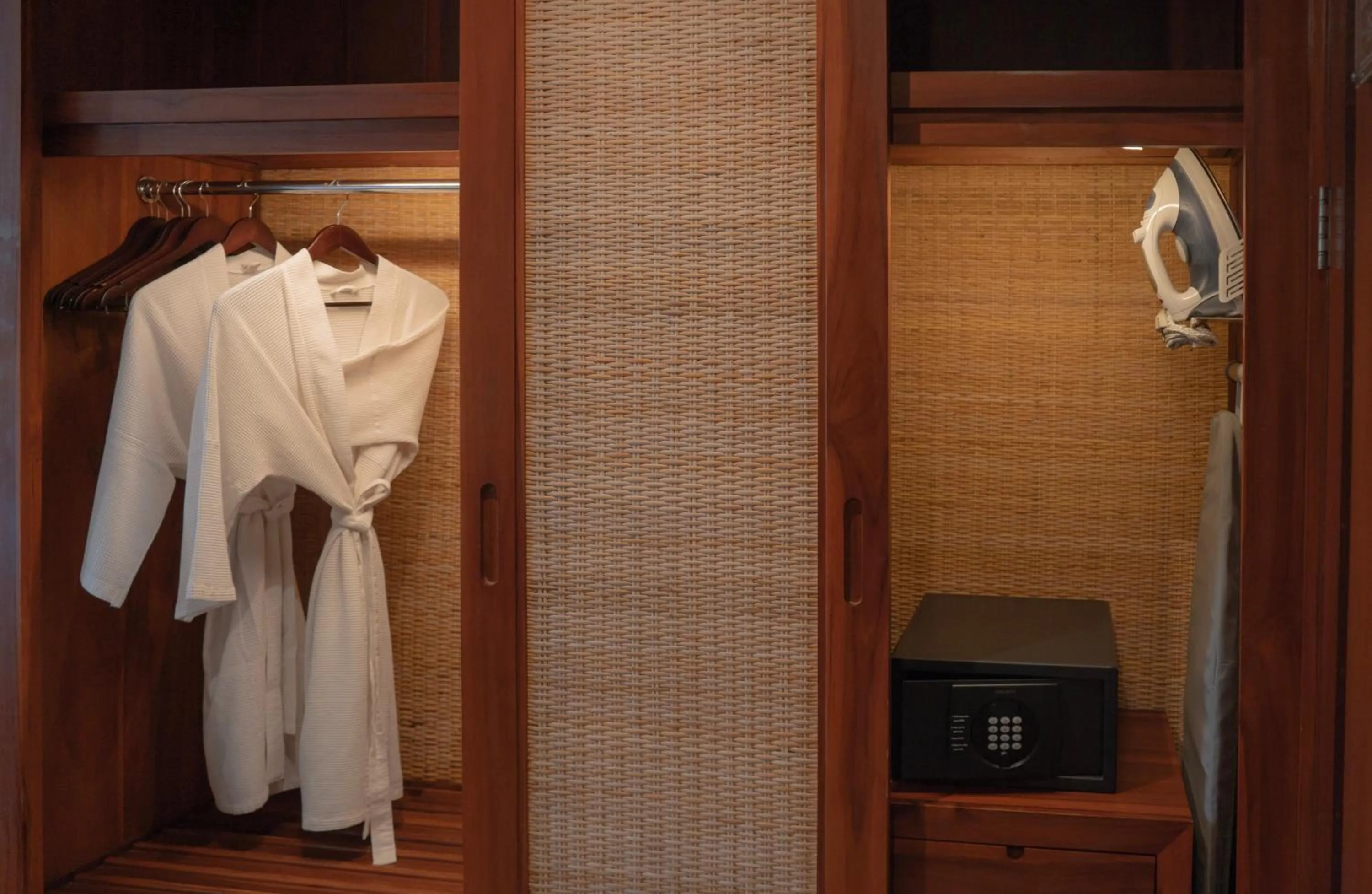 wardrobe in Kuta Seaview Beach Resort