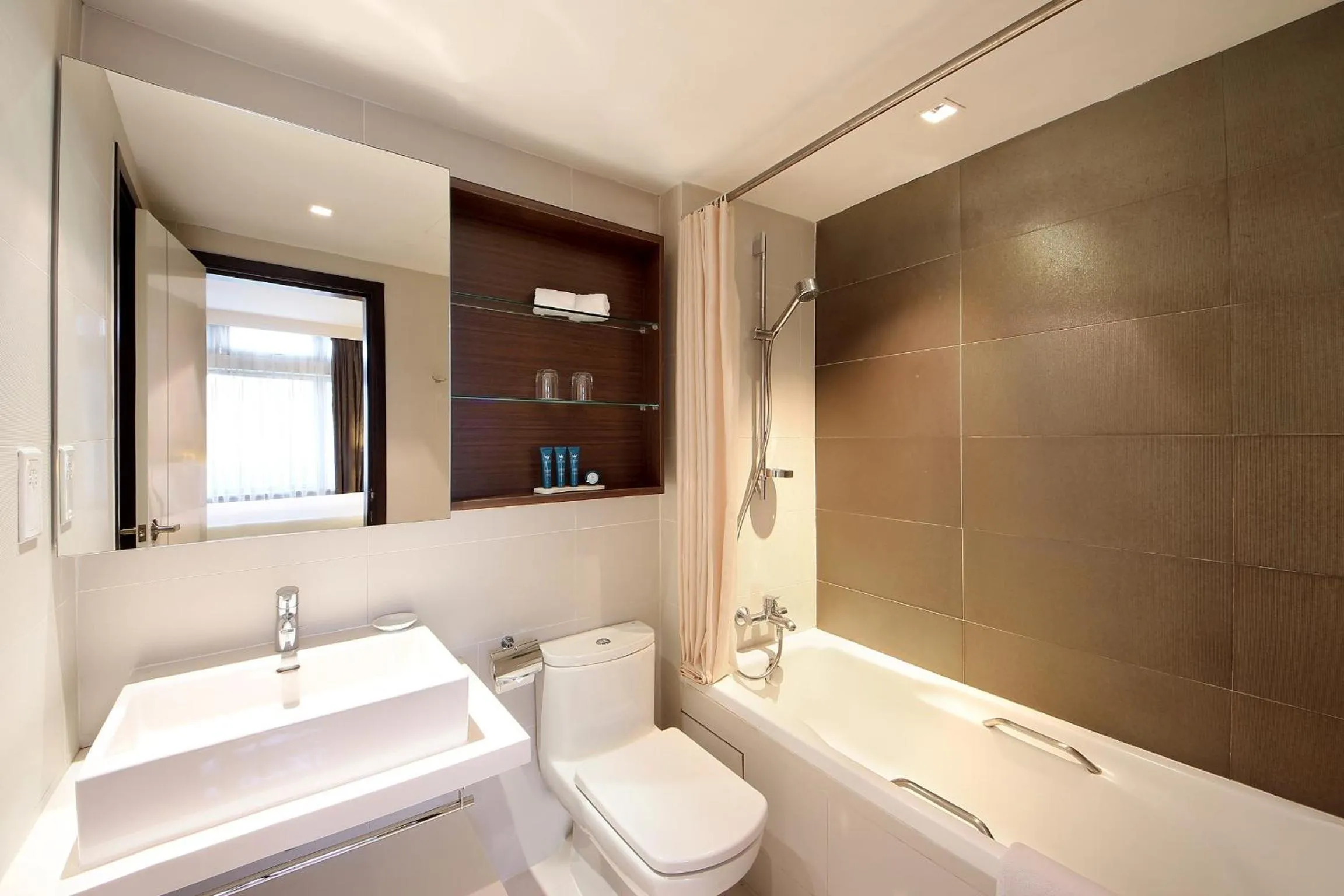 Toilet in PARKROYAL Serviced Suites Singapore