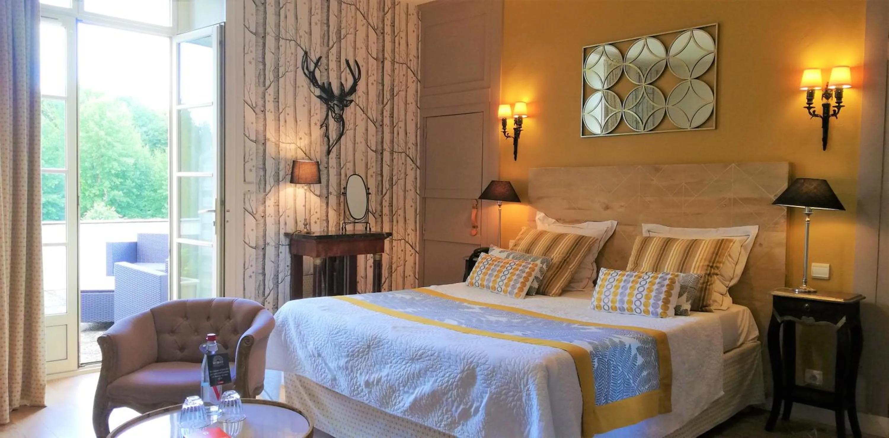 Decorative detail, Bed in Hôtel-Restaurant Ricordeau