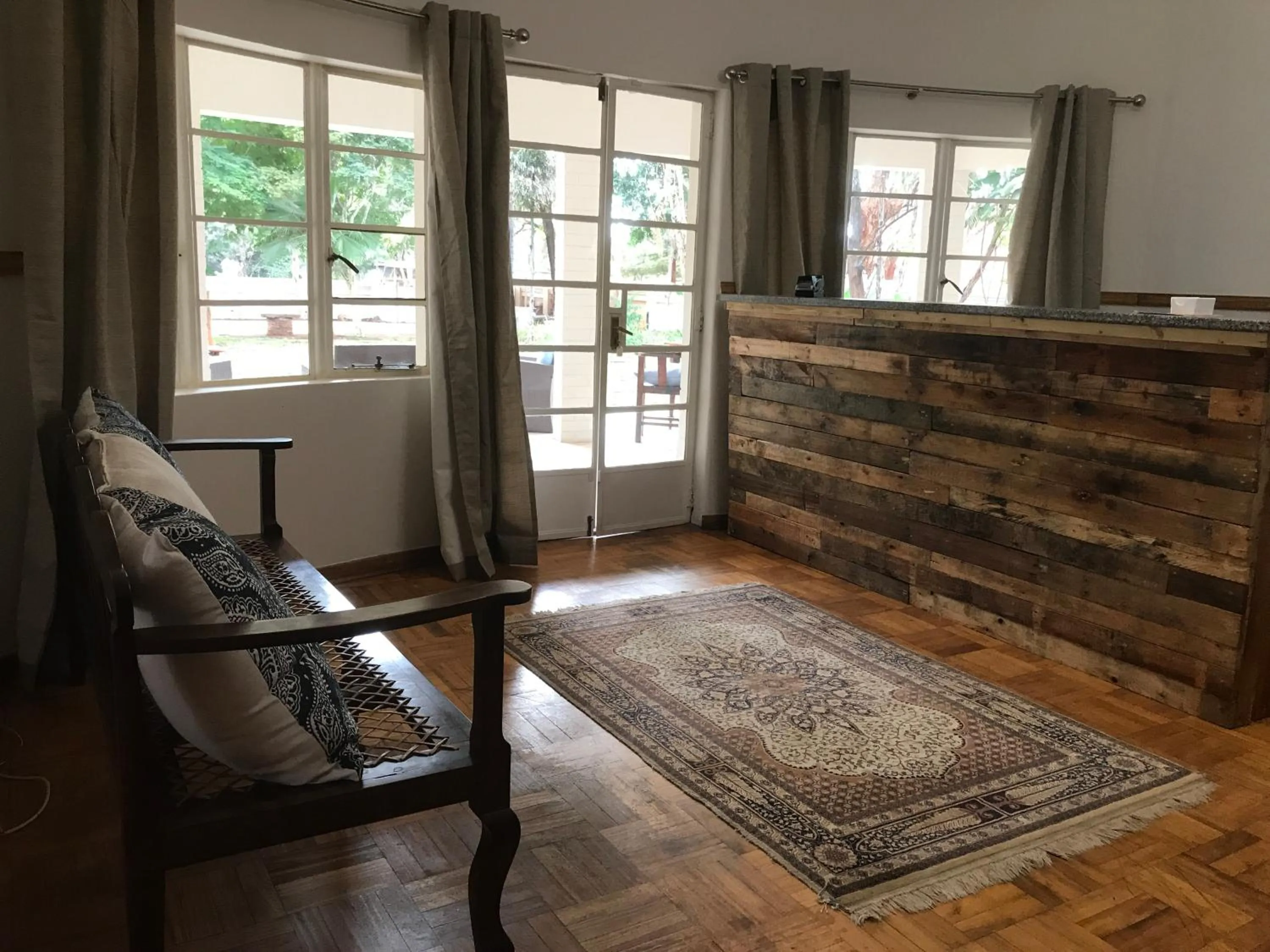 Facade/entrance in The Doors Inn