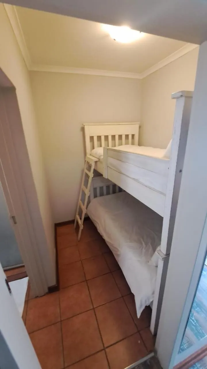 bunk bed, Bed in The Doors Inn