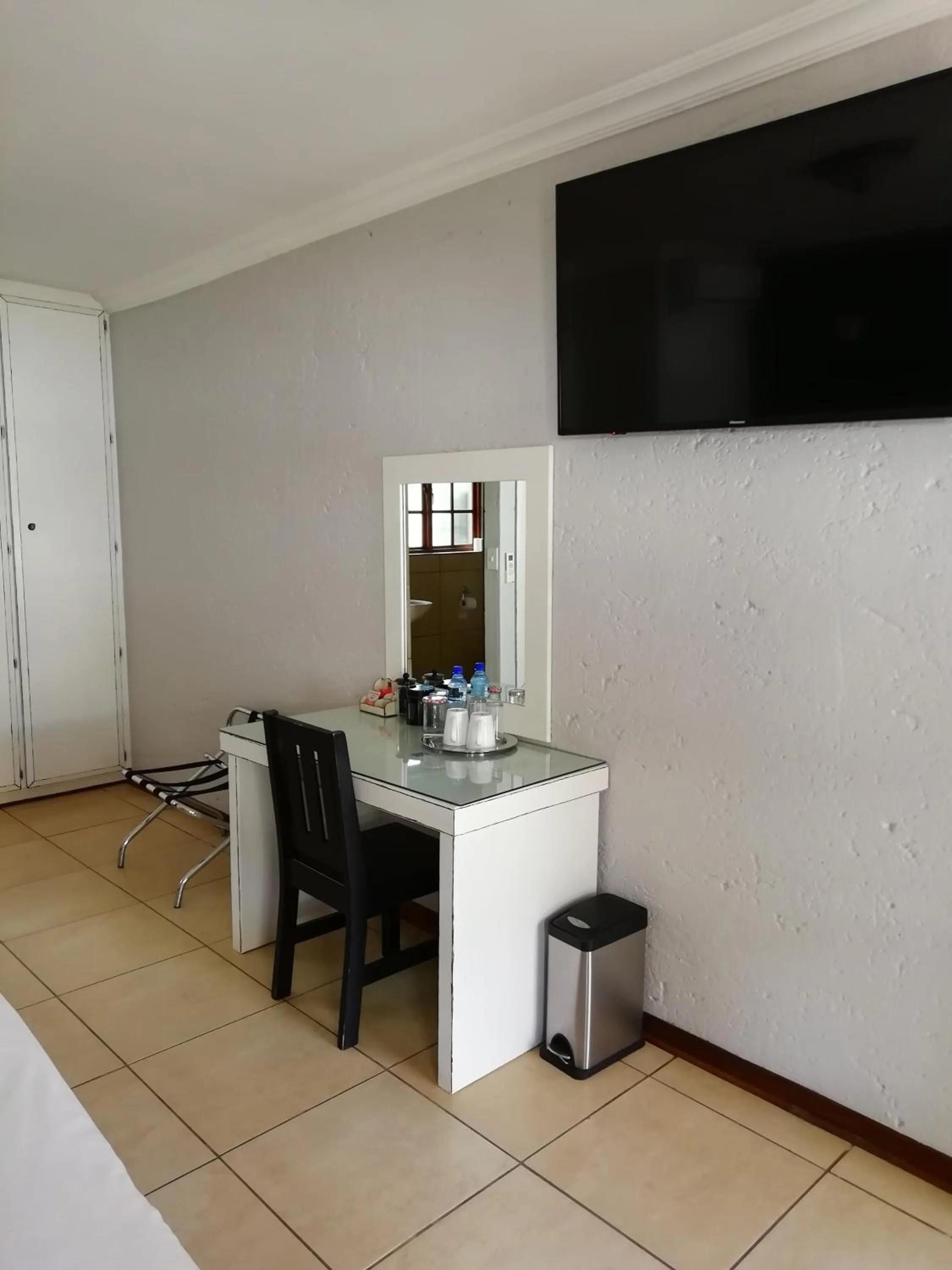 hair dresser in The Doors Inn