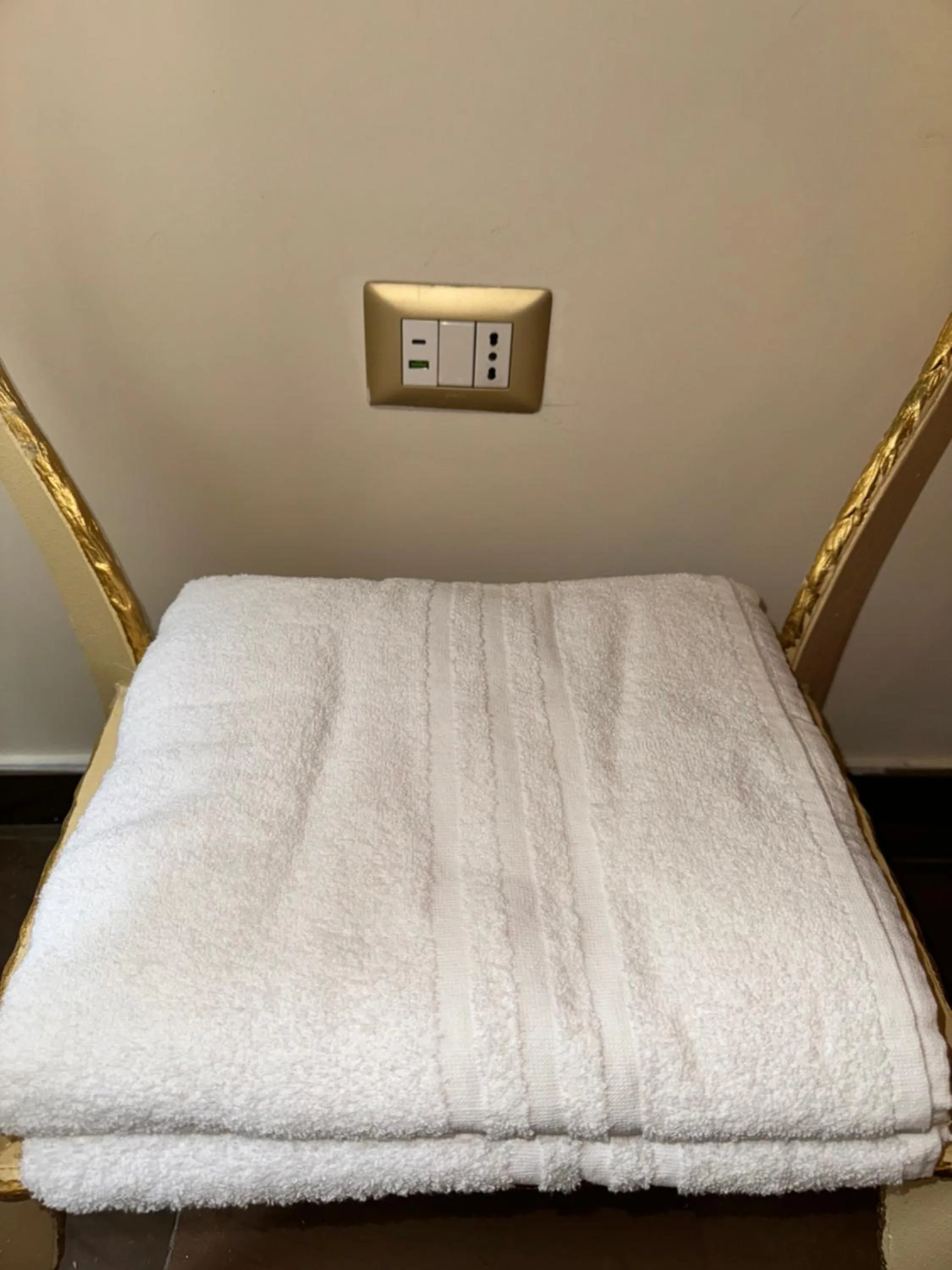 towels, Bed in beb Mariafrancesca