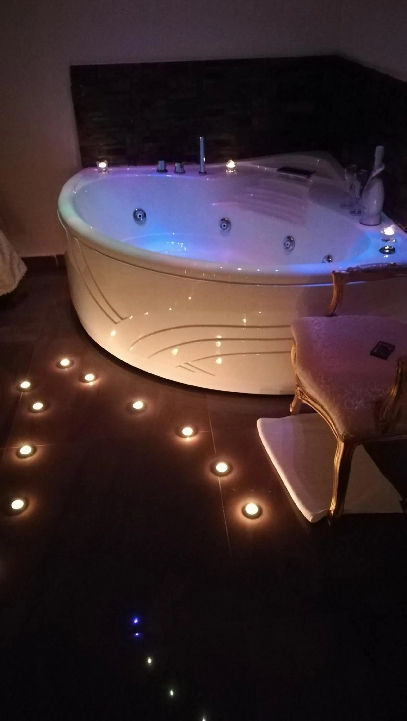 Decorative detail in beb Mariafrancesca