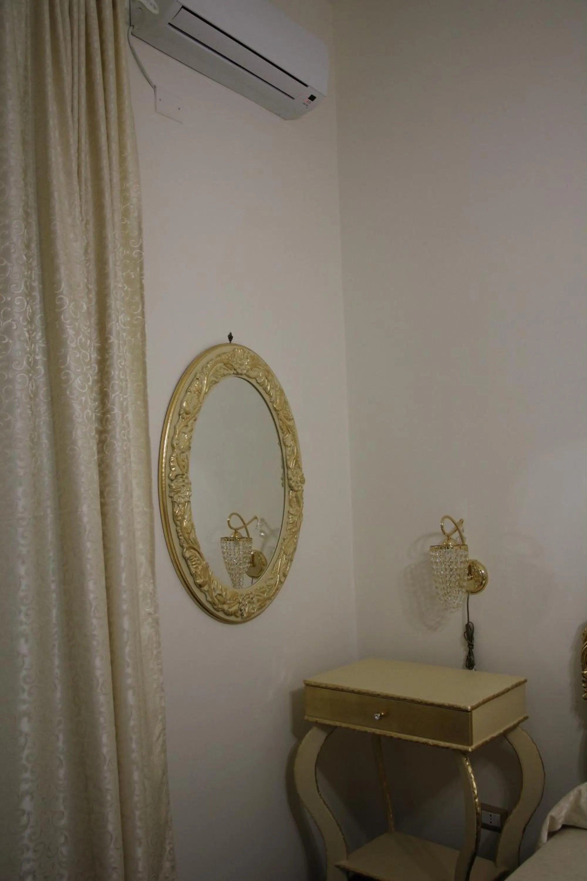 Decorative detail in beb Mariafrancesca