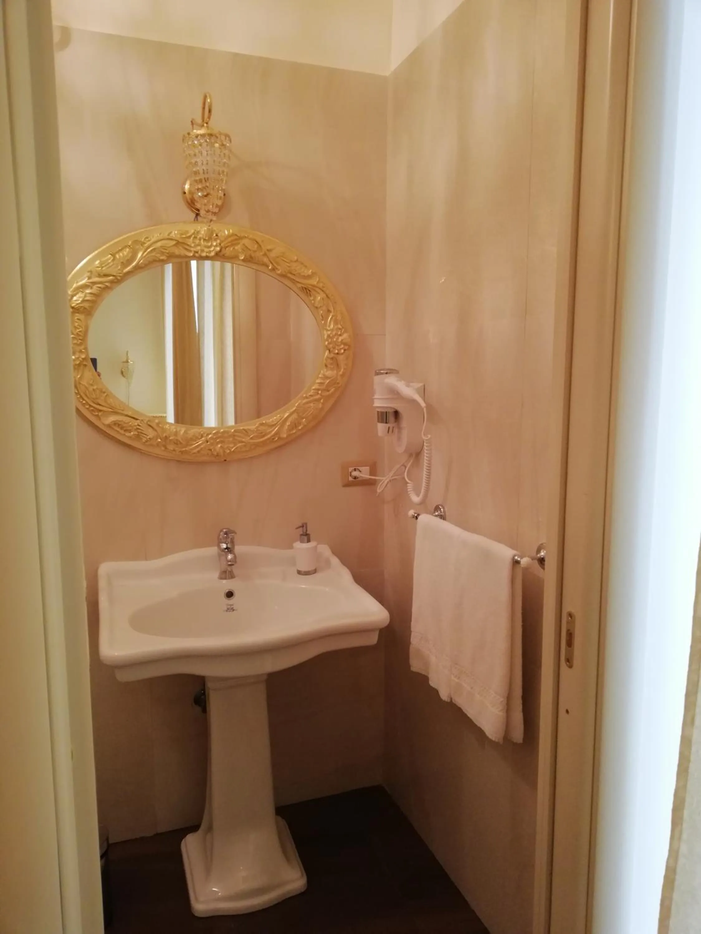 Bathroom in beb Mariafrancesca