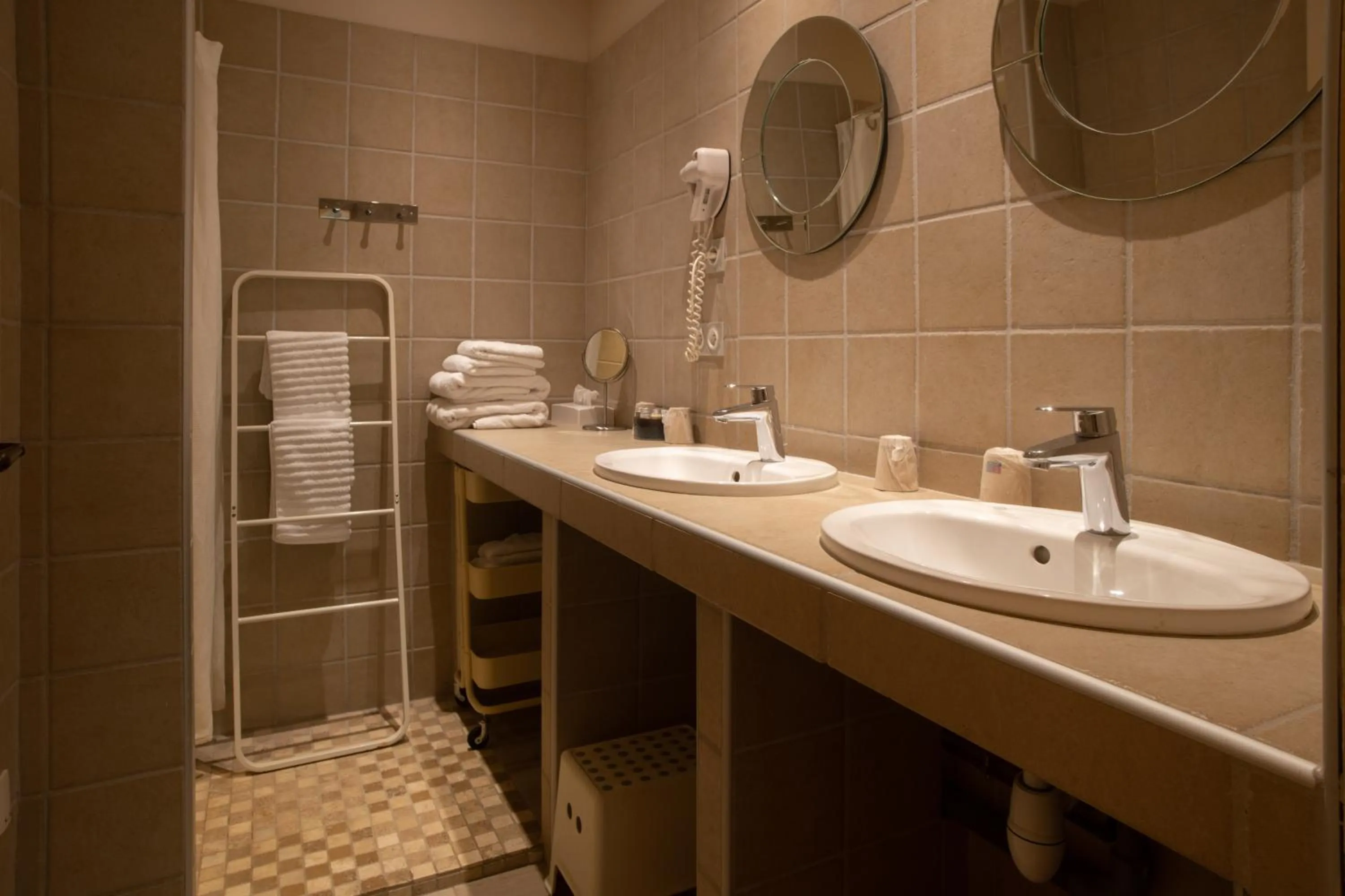 Bathroom in HOTEL et APPARTEMENTS DOMAINE DES CLOS - Teritoria