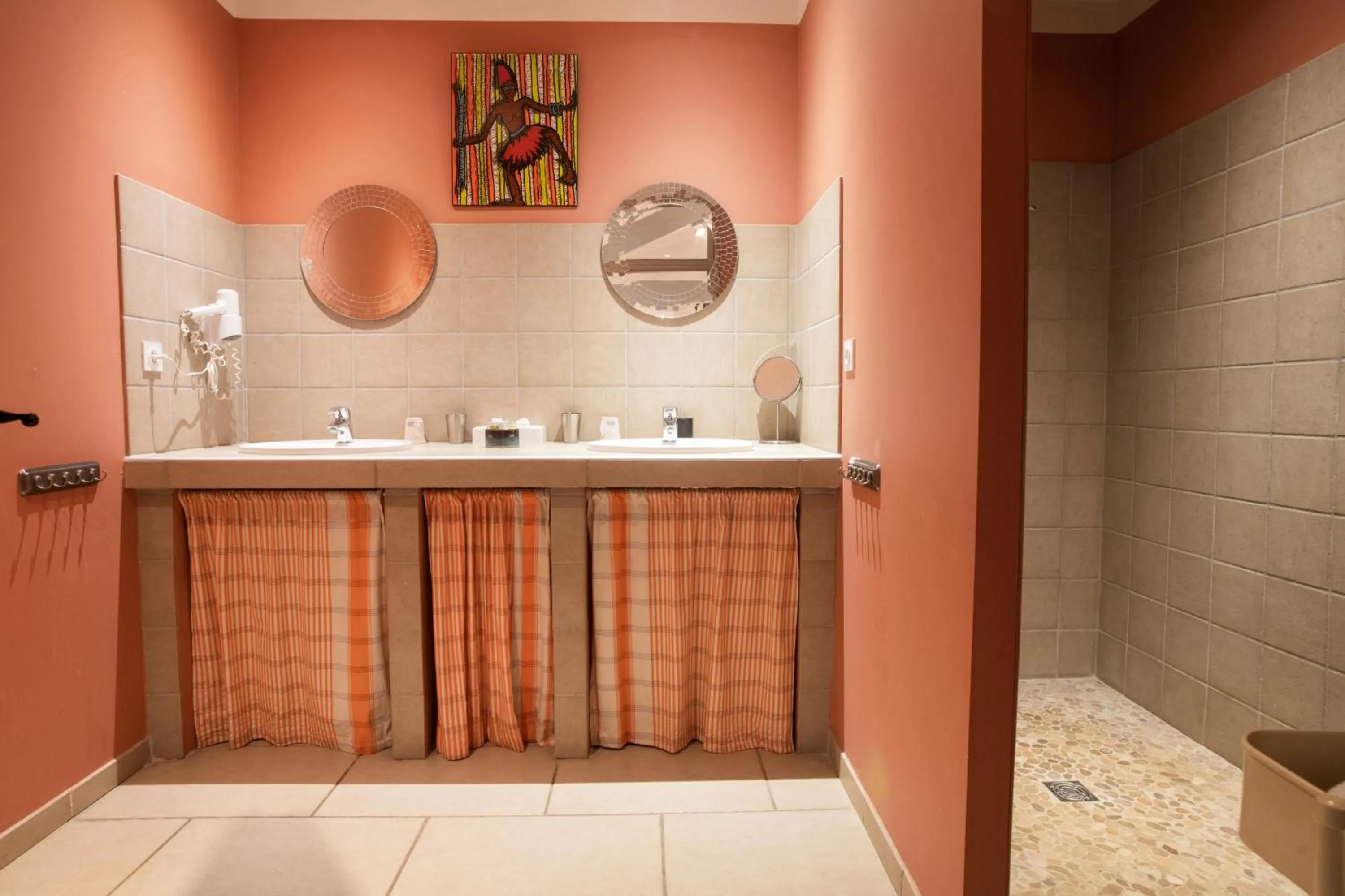 Bathroom in HOTEL et APPARTEMENTS DOMAINE DES CLOS - Teritoria