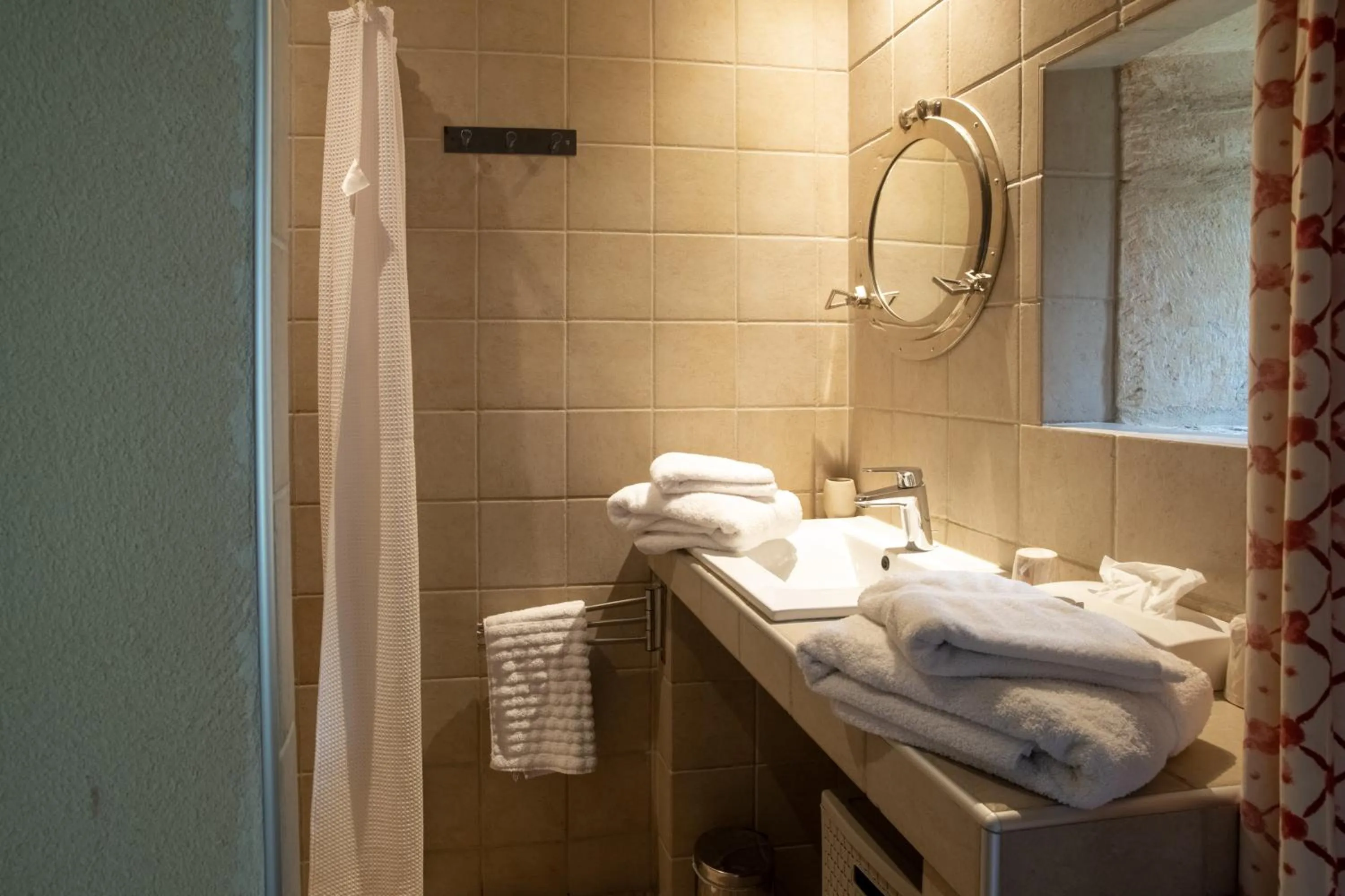 Bathroom in HOTEL et APPARTEMENTS DOMAINE DES CLOS - Teritoria