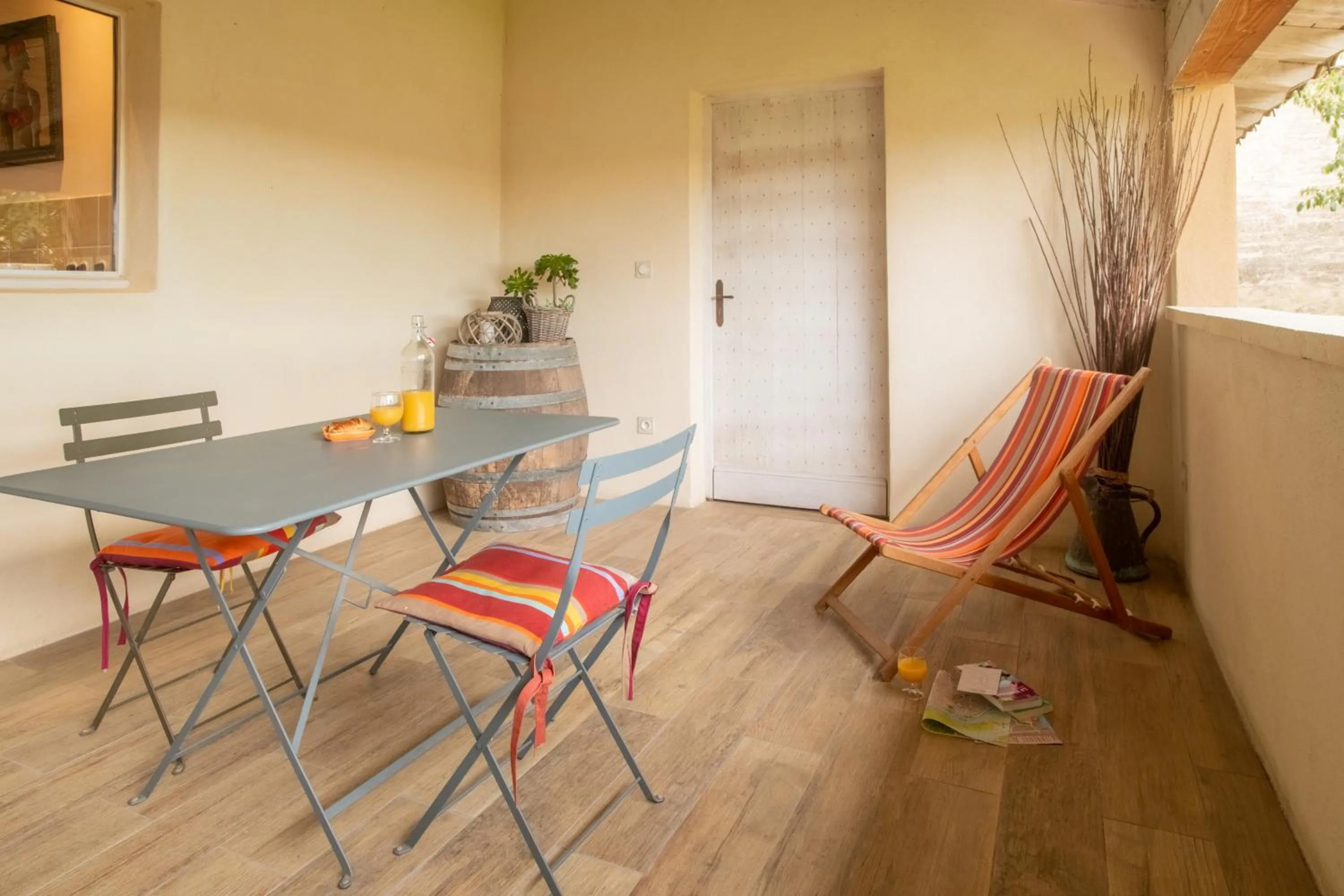 Patio in HOTEL et APPARTEMENTS DOMAINE DES CLOS - Teritoria