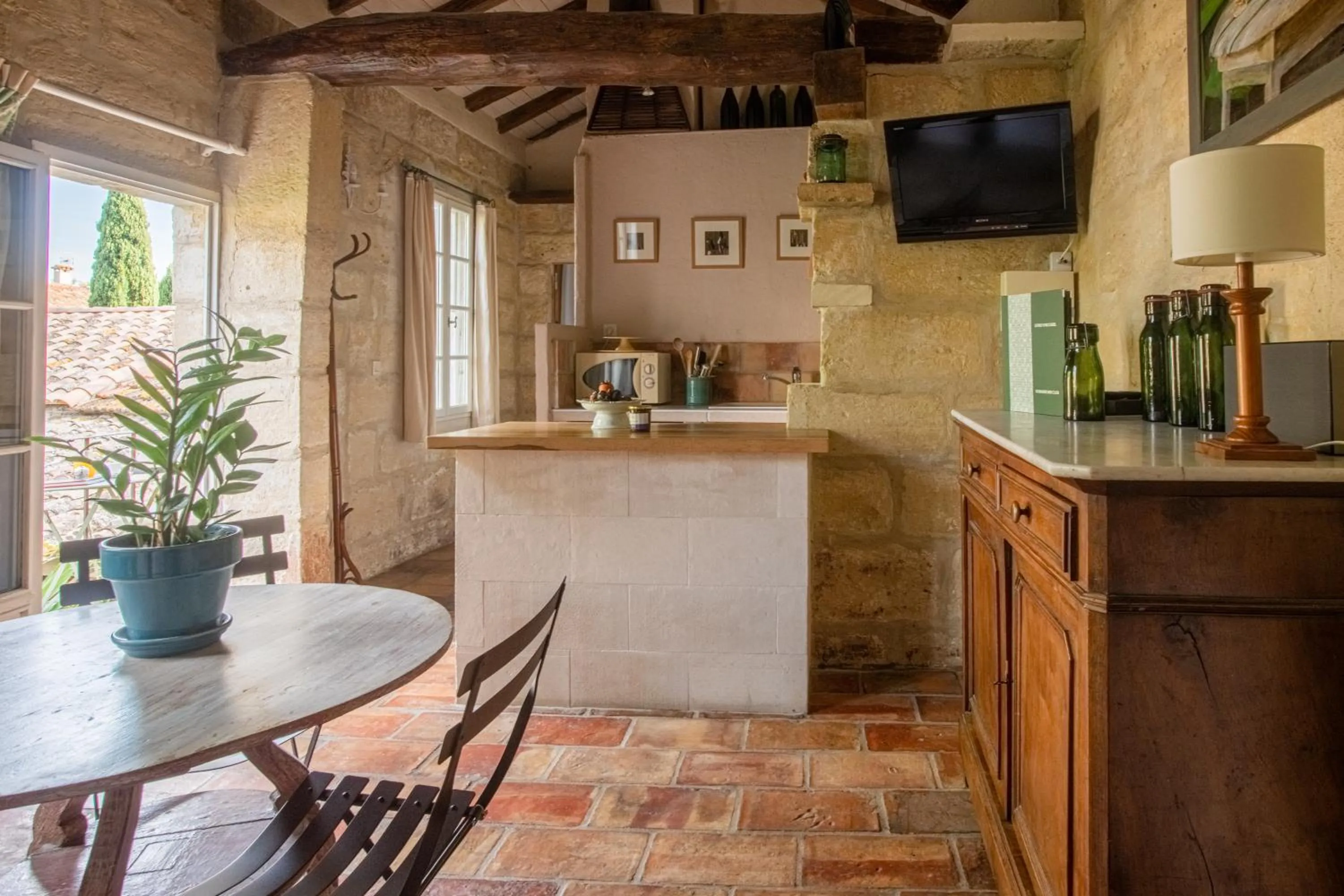 Kitchen or kitchenette in HOTEL et APPARTEMENTS DOMAINE DES CLOS - Teritoria