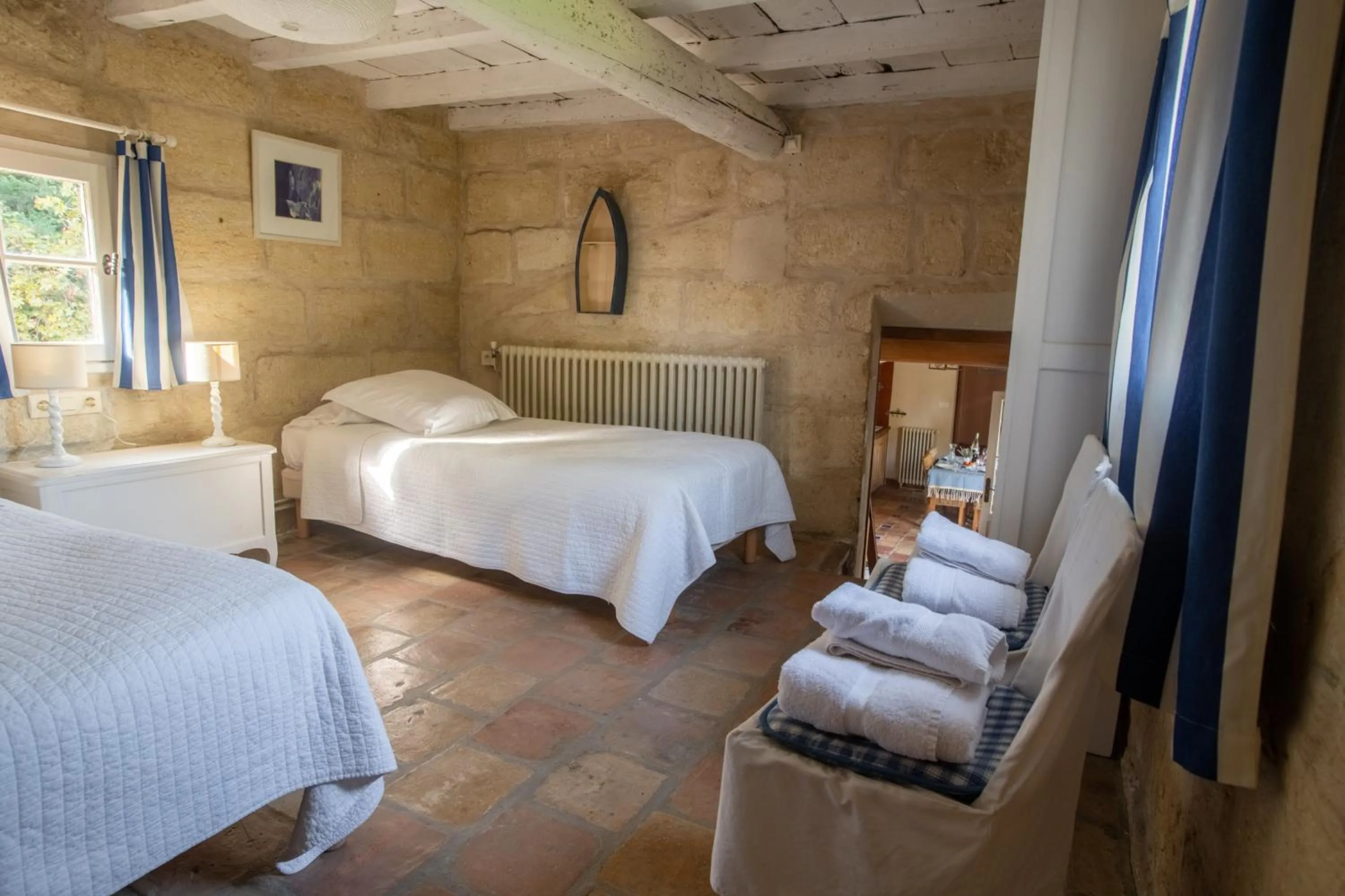 Bed in HOTEL et APPARTEMENTS DOMAINE DES CLOS - Teritoria