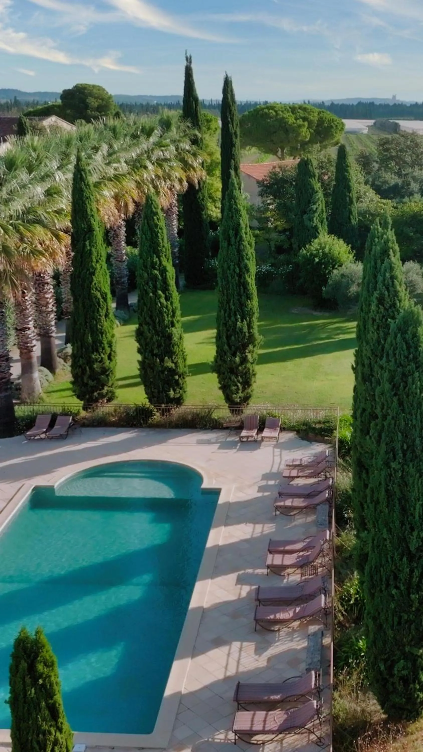 Pool view in HOTEL et APPARTEMENTS DOMAINE DES CLOS - Teritoria