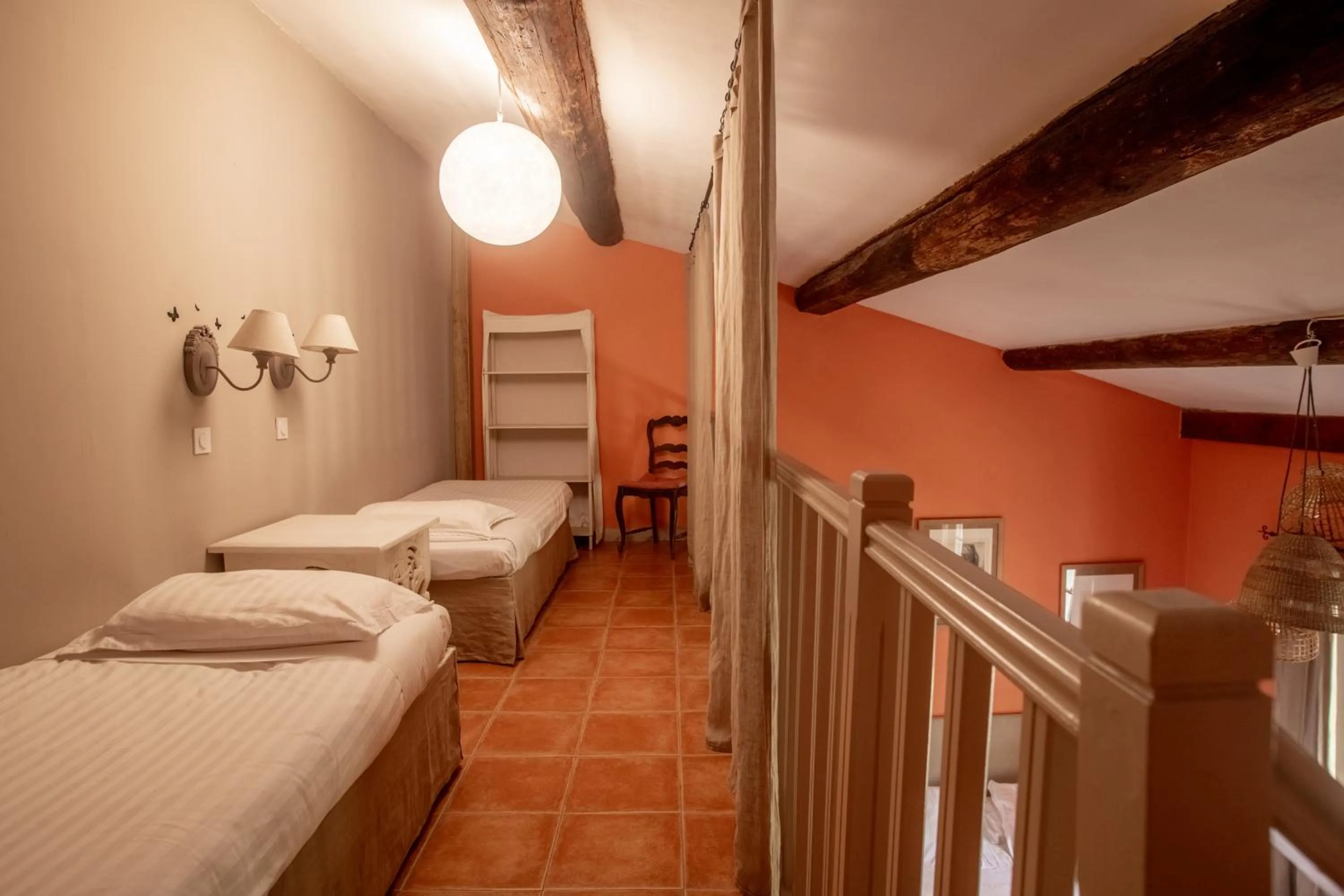 Bed in HOTEL et APPARTEMENTS DOMAINE DES CLOS - Teritoria