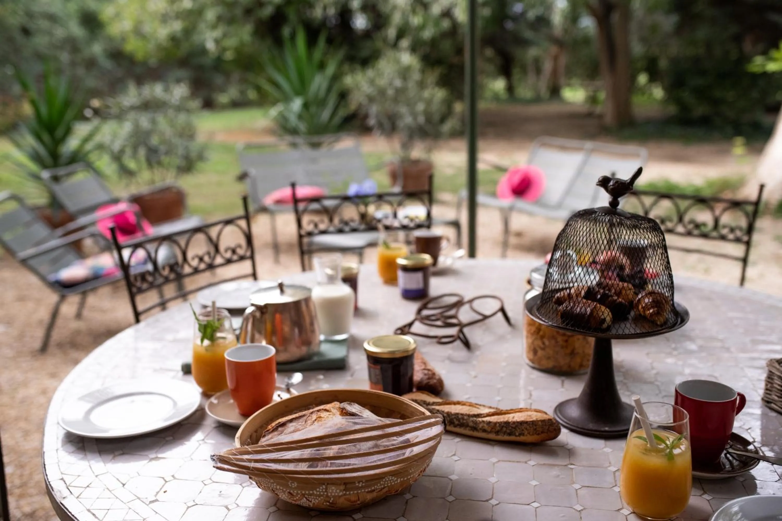Patio in HOTEL et APPARTEMENTS DOMAINE DES CLOS - Teritoria
