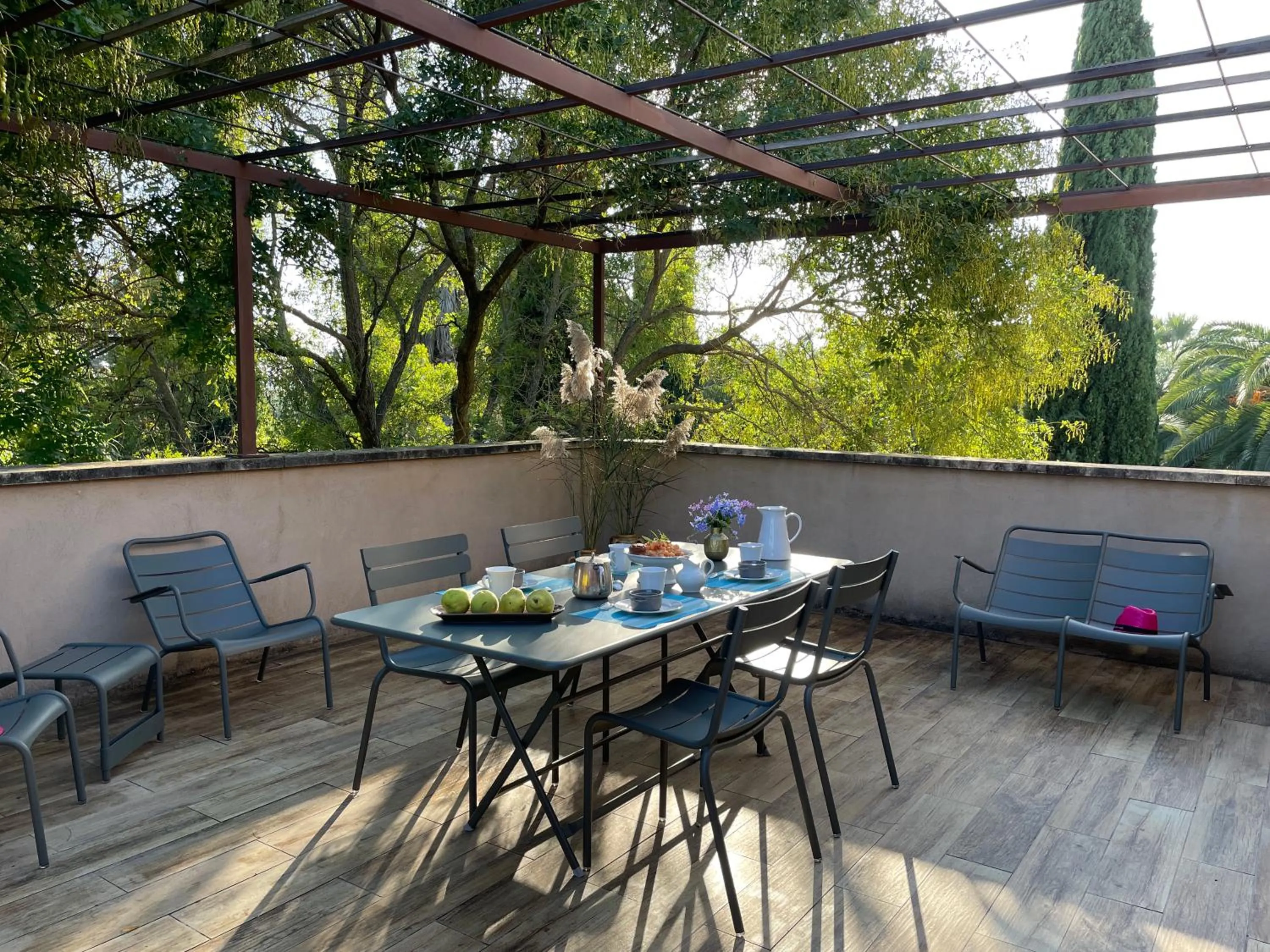 Toilet in HOTEL et APPARTEMENTS DOMAINE DES CLOS - Teritoria