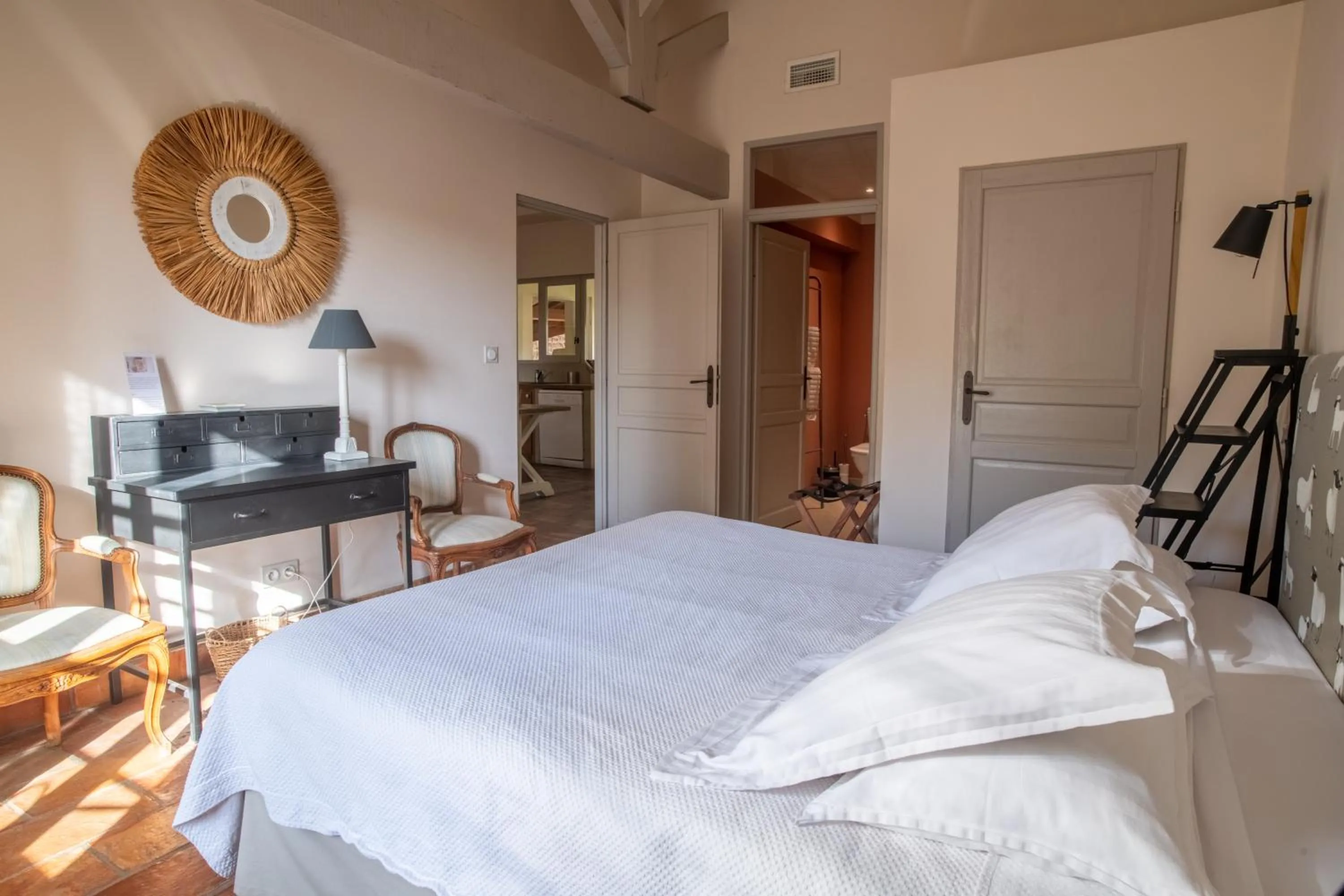 Bed in HOTEL et APPARTEMENTS DOMAINE DES CLOS - Teritoria