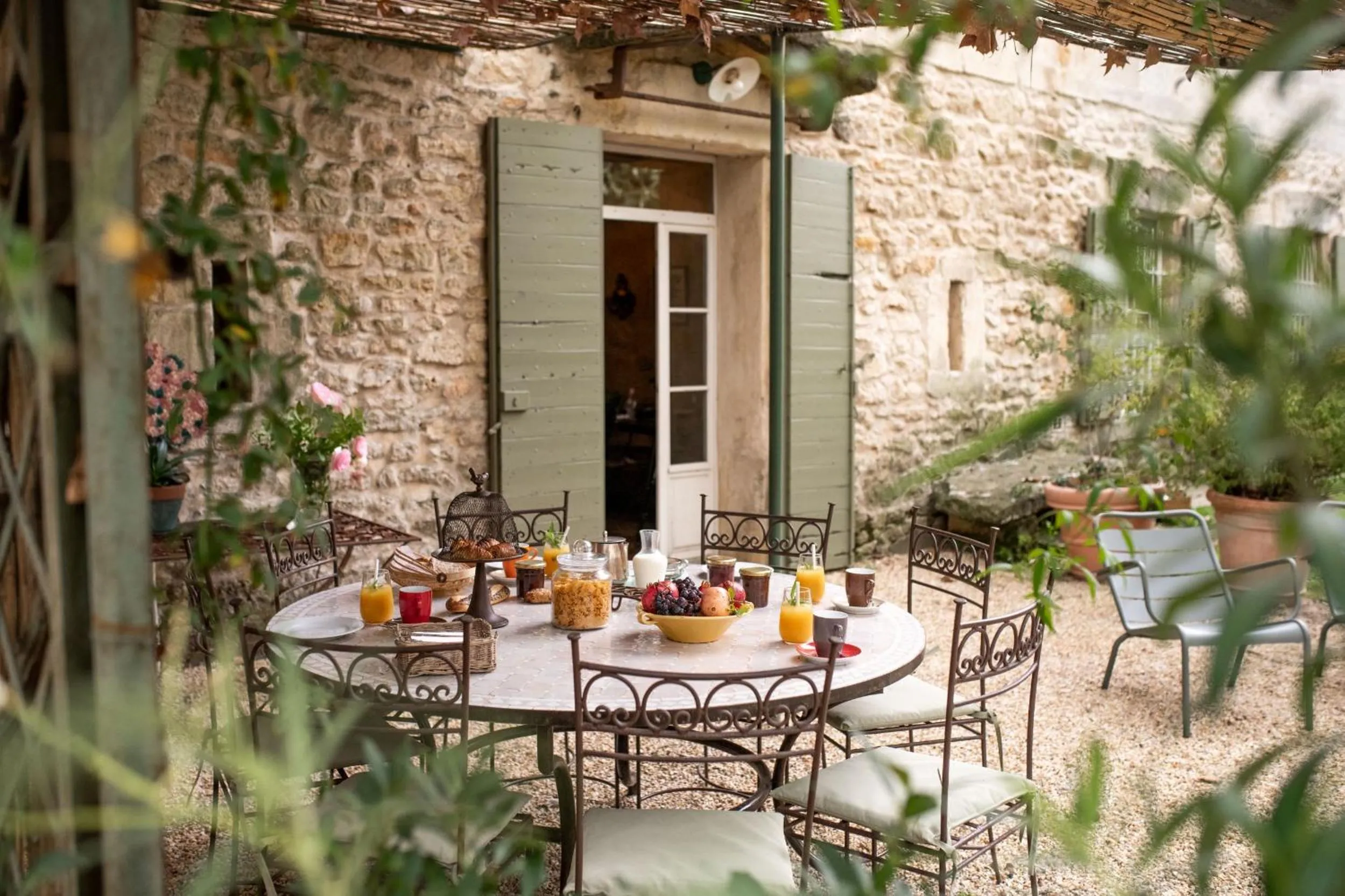 Patio in HOTEL et APPARTEMENTS DOMAINE DES CLOS - Teritoria