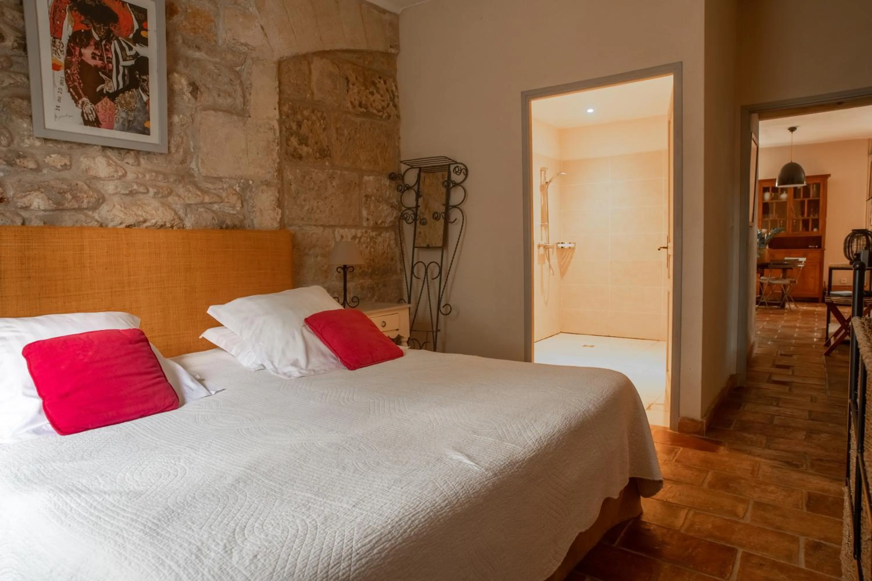 Bed in HOTEL et APPARTEMENTS DOMAINE DES CLOS - Teritoria