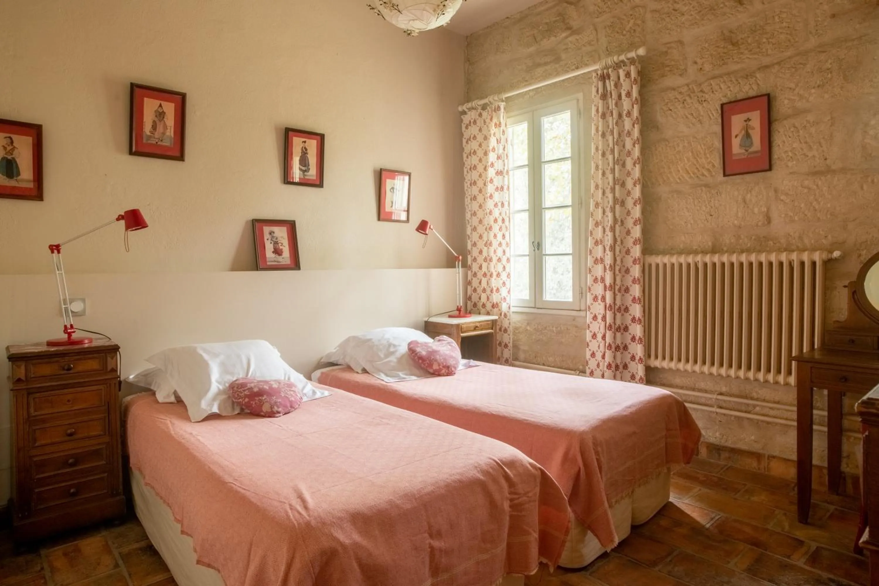 Bedroom, Bed in HOTEL et APPARTEMENTS DOMAINE DES CLOS - Teritoria
