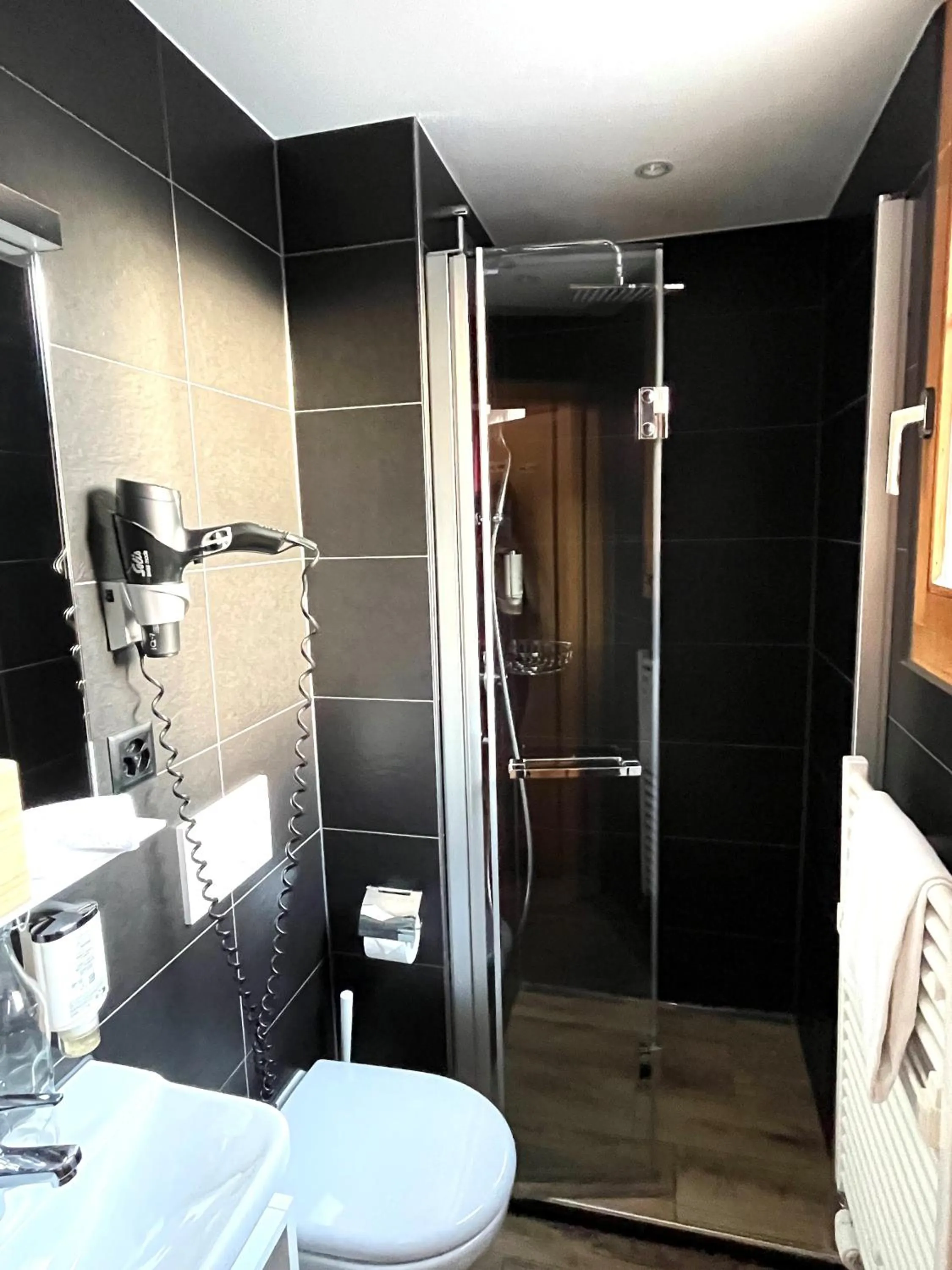 Bathroom in Hotel Bären